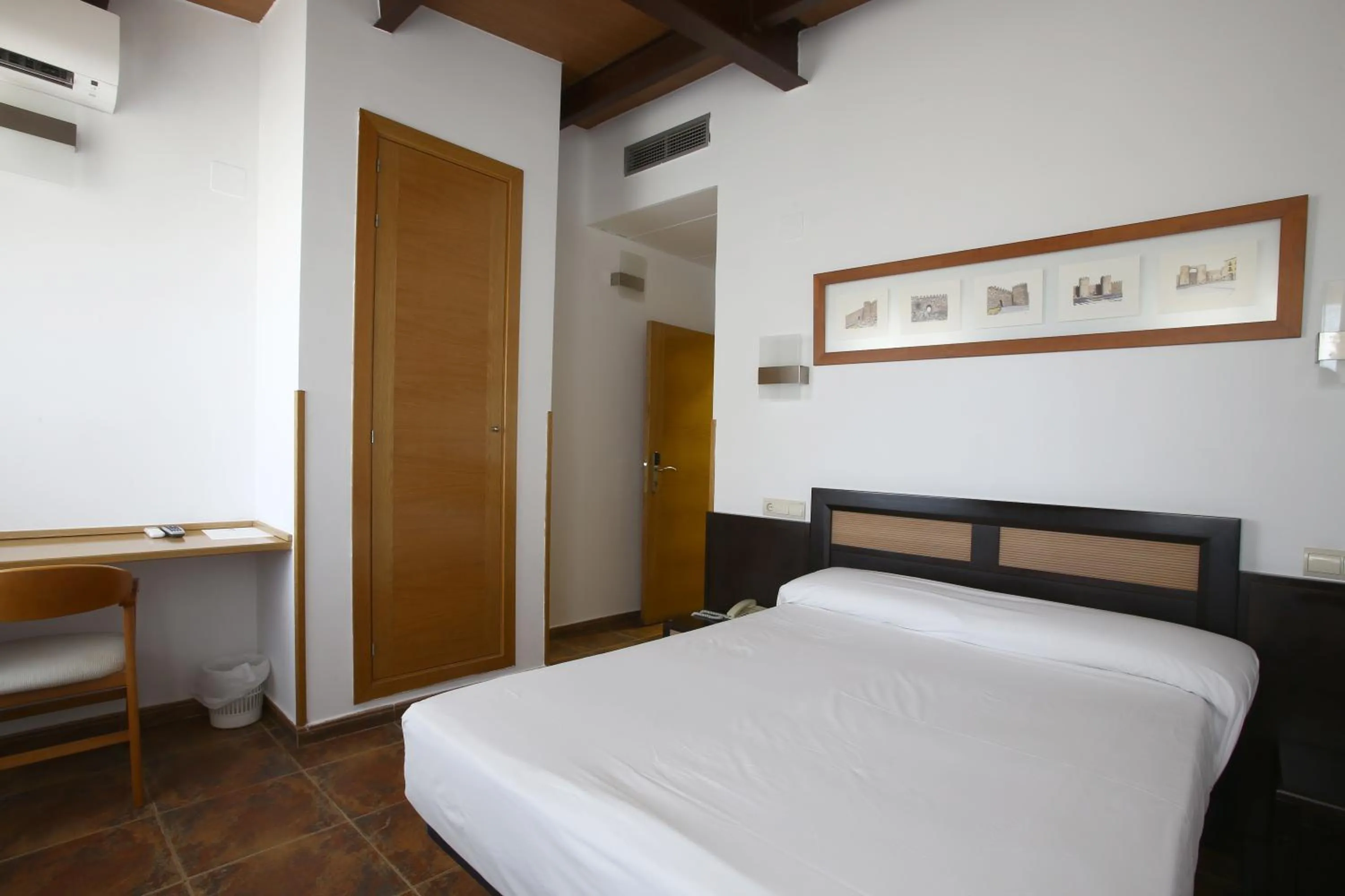 Bed in Hotel Las Murallas