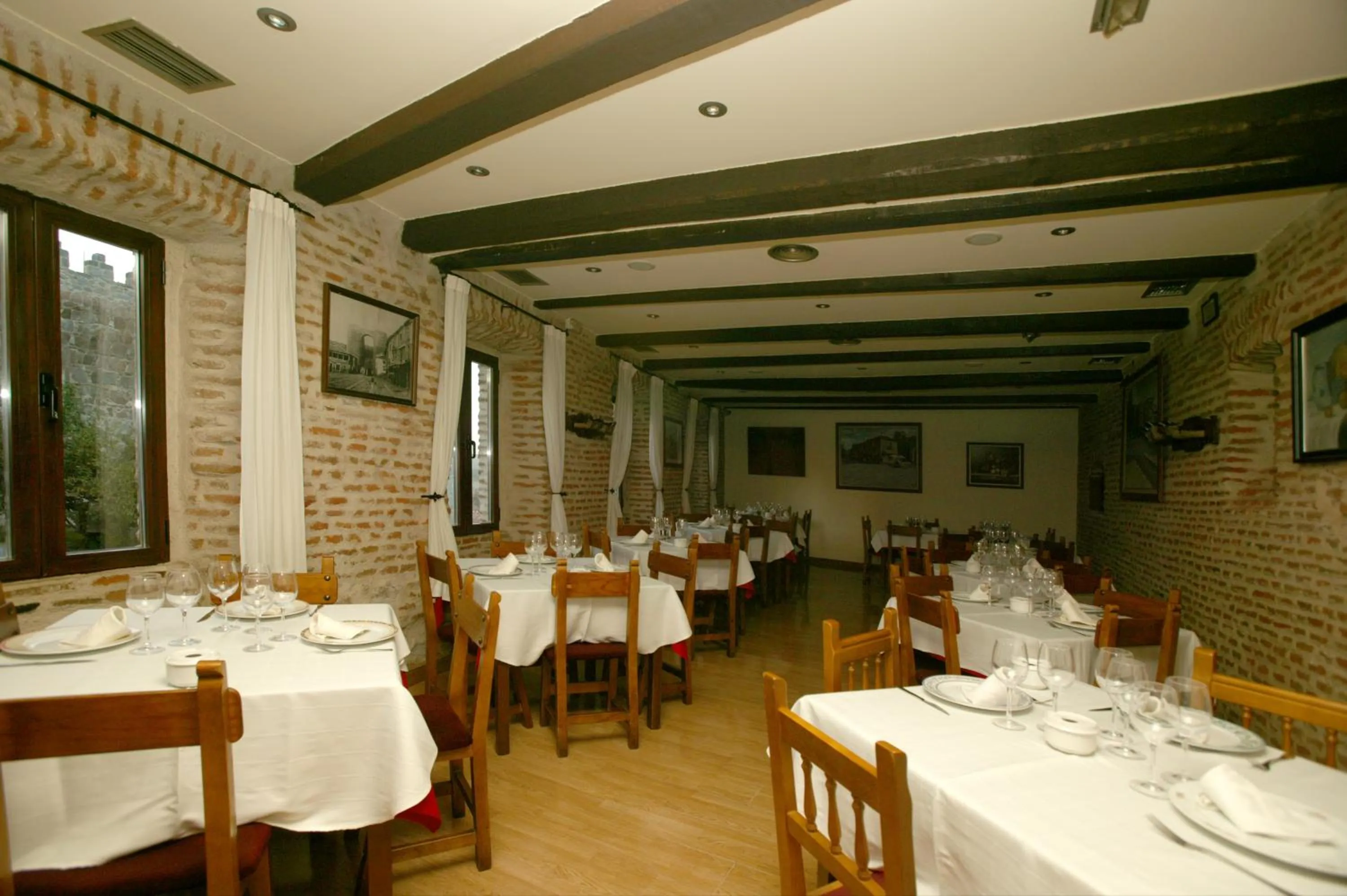 Restaurant/places to eat in Hotel Las Murallas