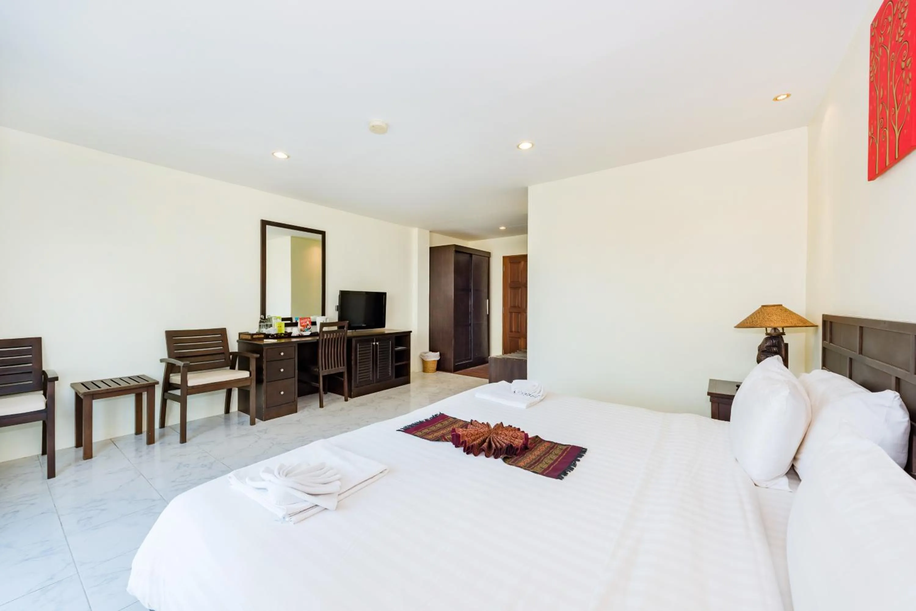 Photo of the whole room, Bed in My Hotel Phuket