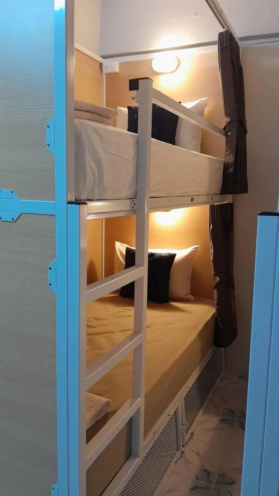 bunk bed, Bed in High5 Guesthouse