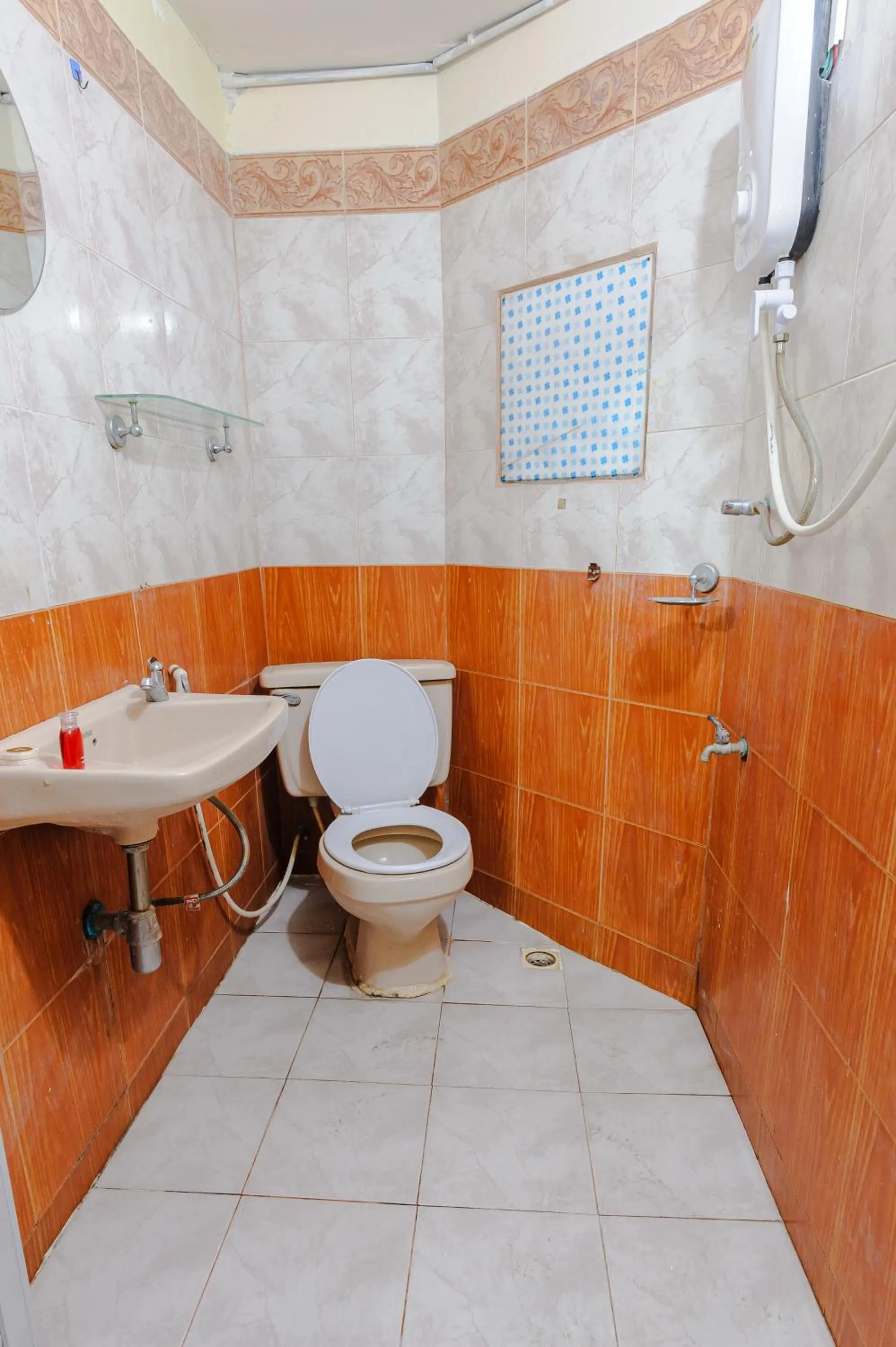 Shower in High5 Guesthouse