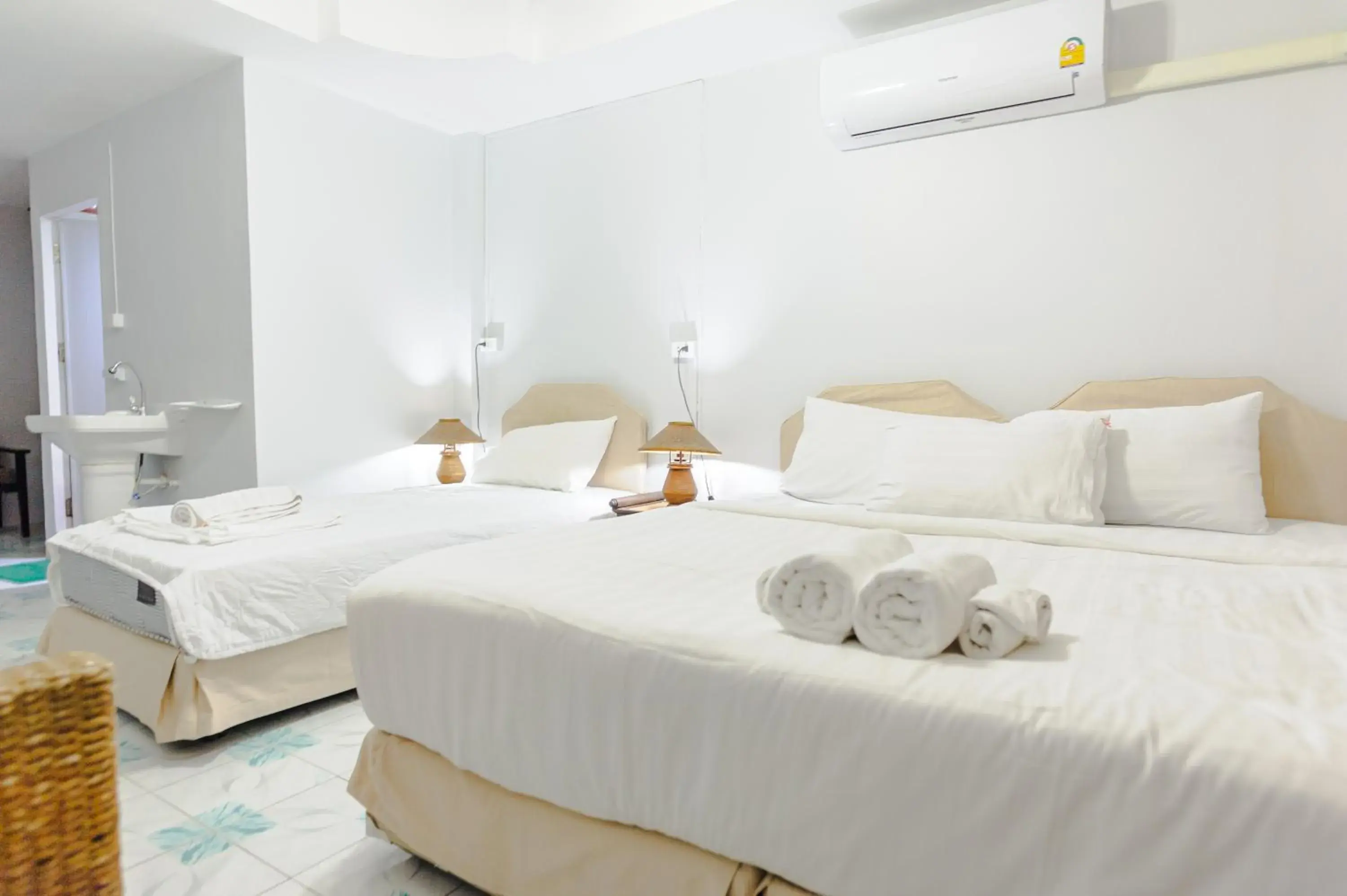 Triple Room with Balcony in High5 Guesthouse Triple Room with Balcony in High5 Guesthouse