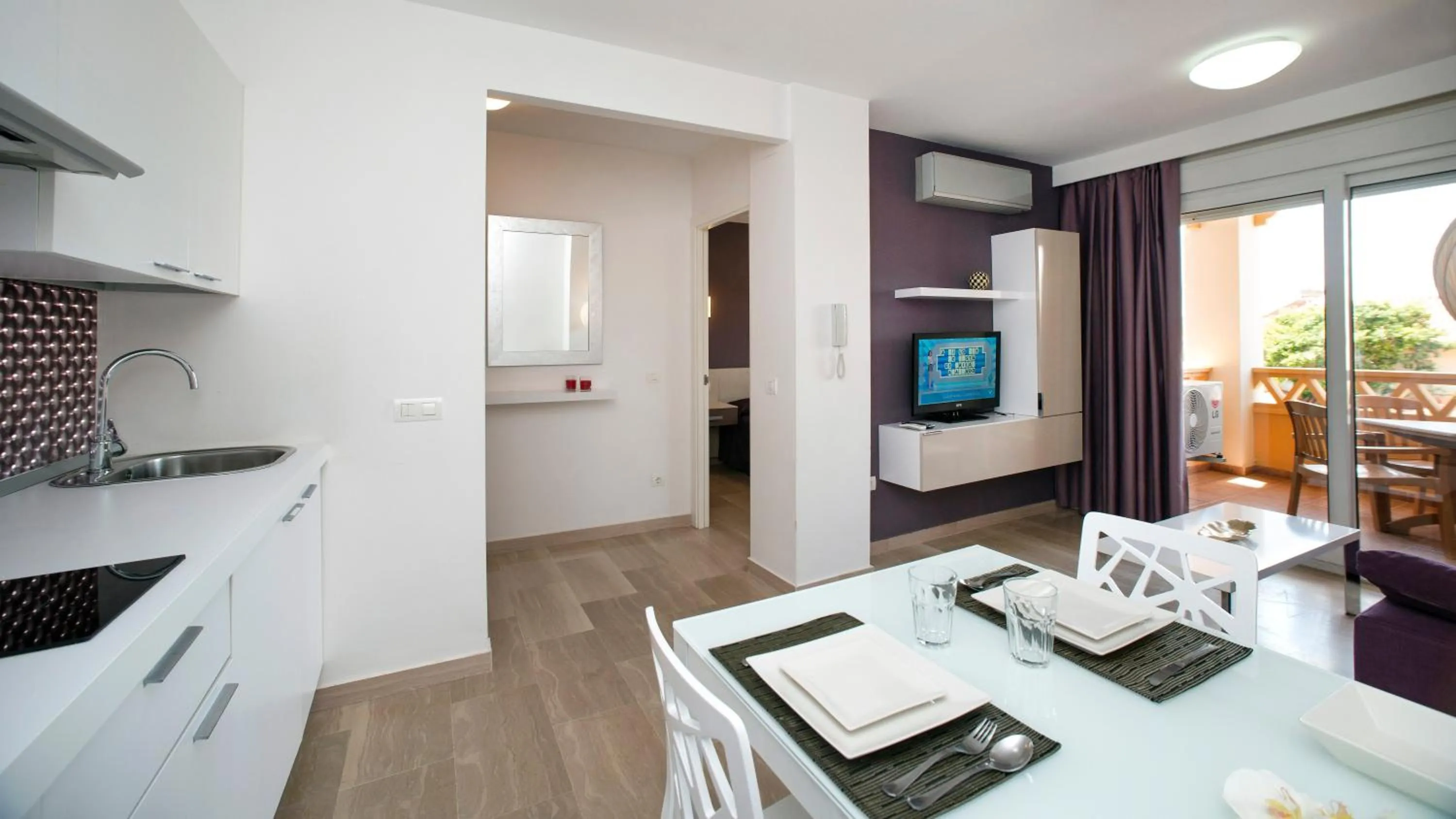 Kitchen or kitchenette in Leo Canela