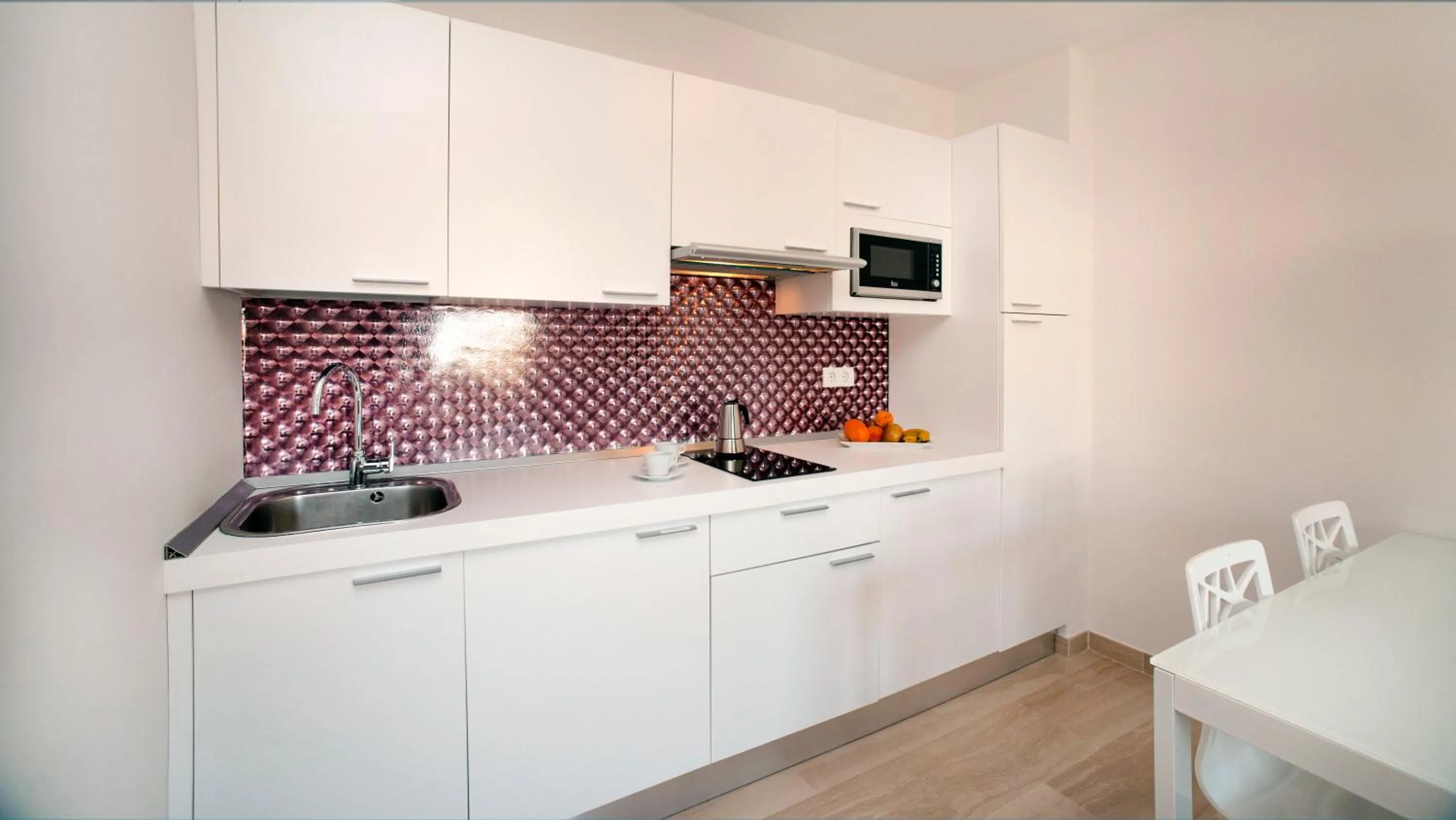 Kitchen or kitchenette in Leo Canela