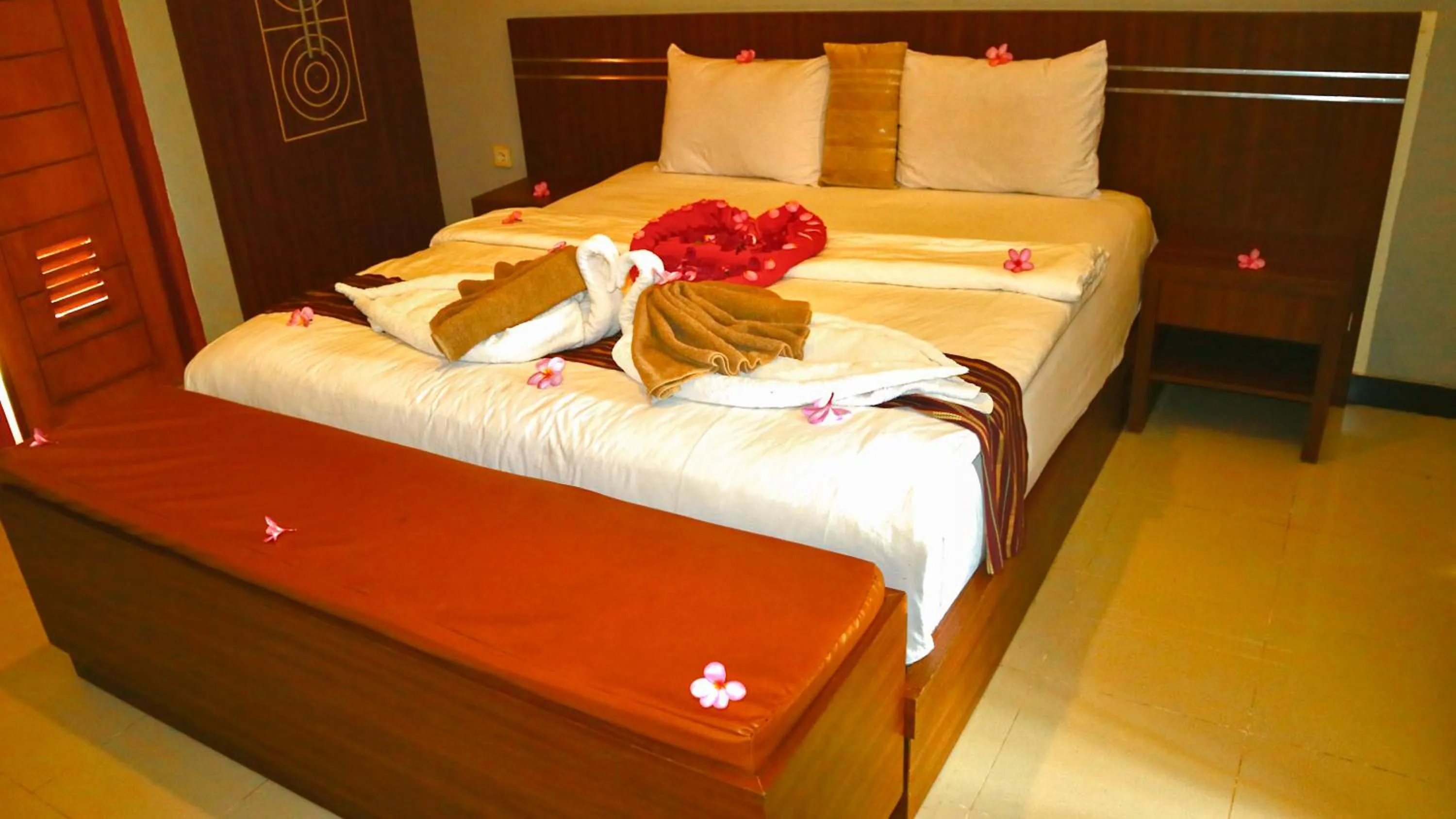 Bed in Ara Artati Lombok bungalows and Restaurant