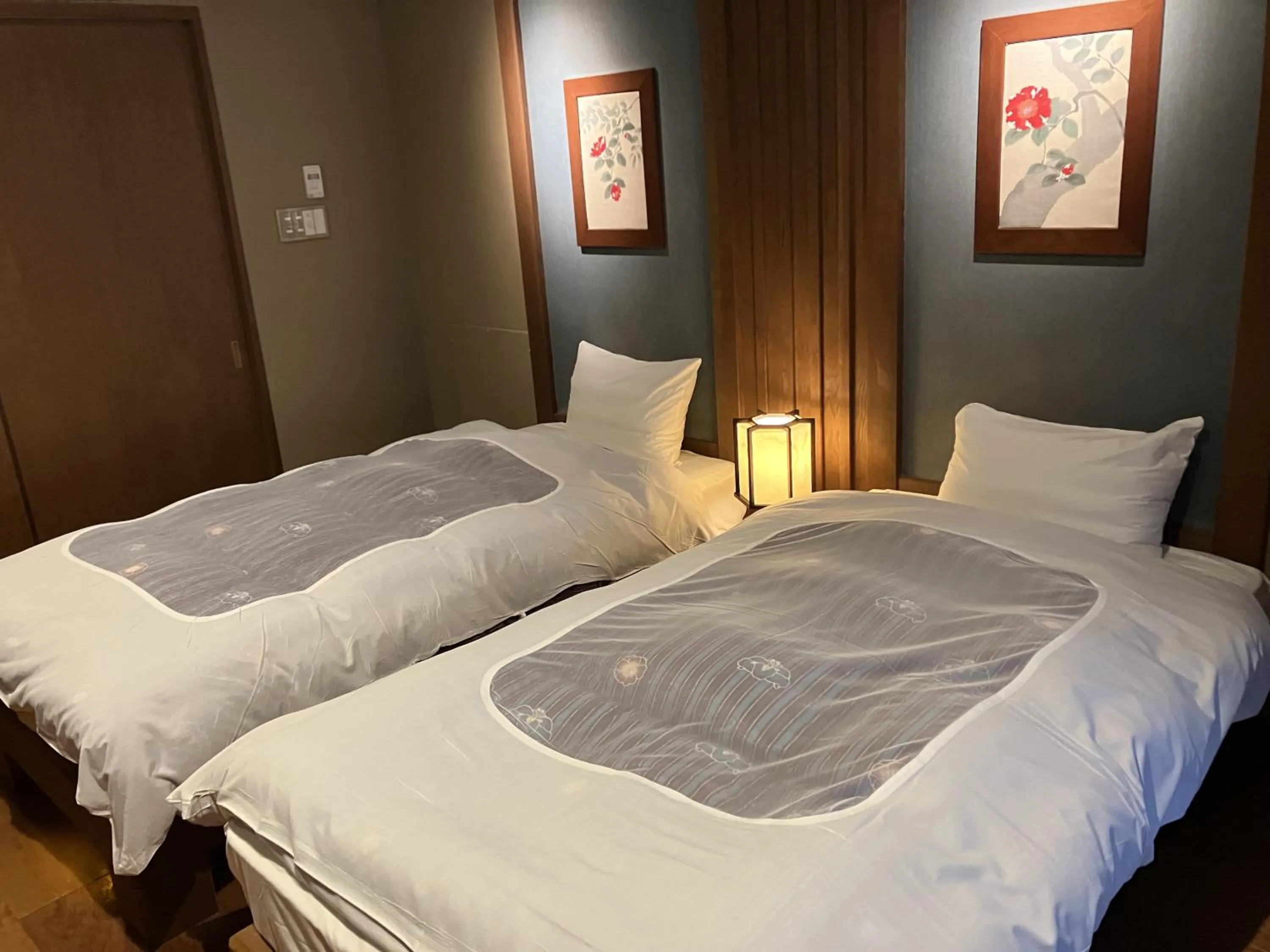 Photo of the whole room, Bed in Yukyo no Hibiki Yusai