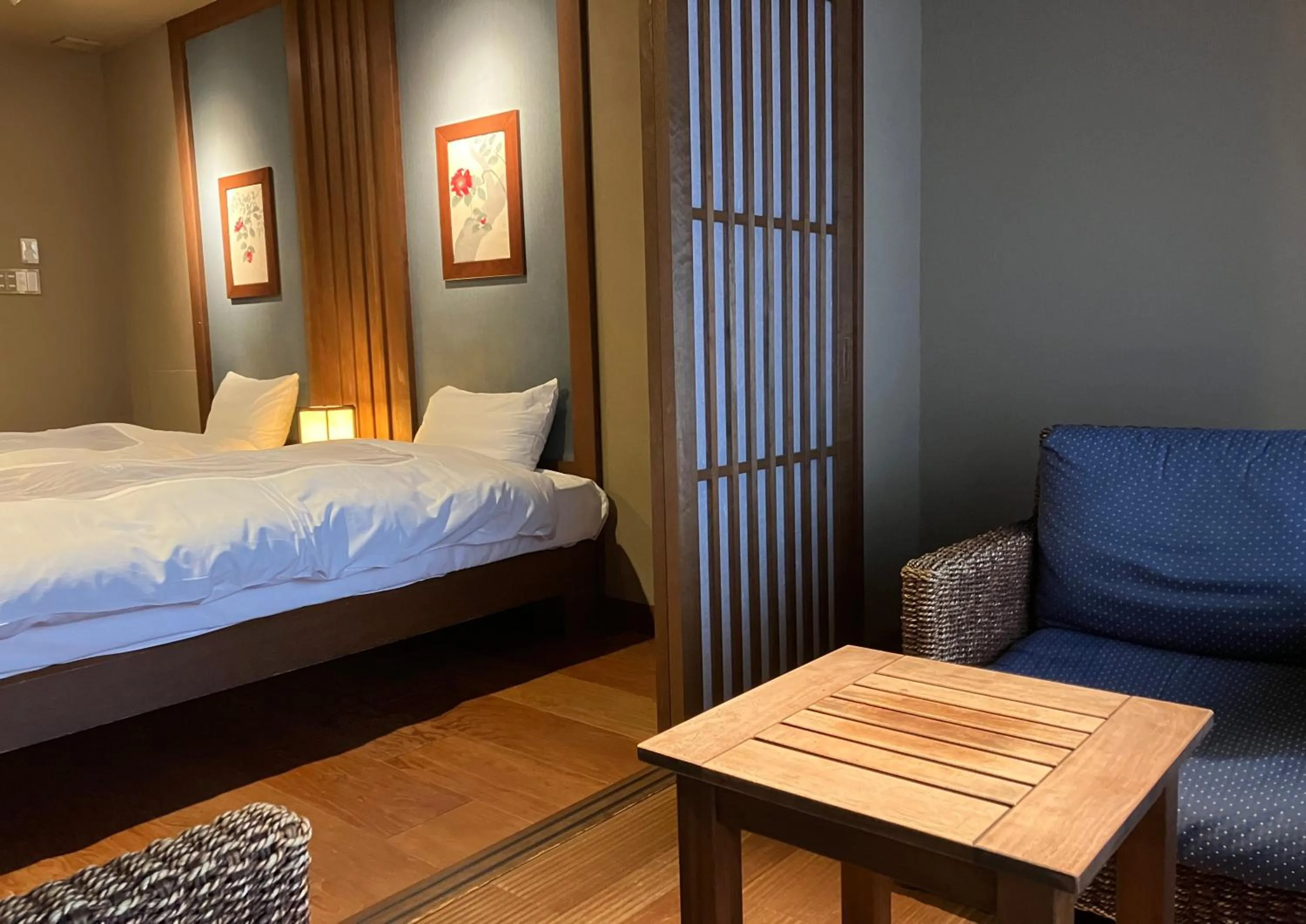 Photo of the whole room, Bed in Yukyo no Hibiki Yusai