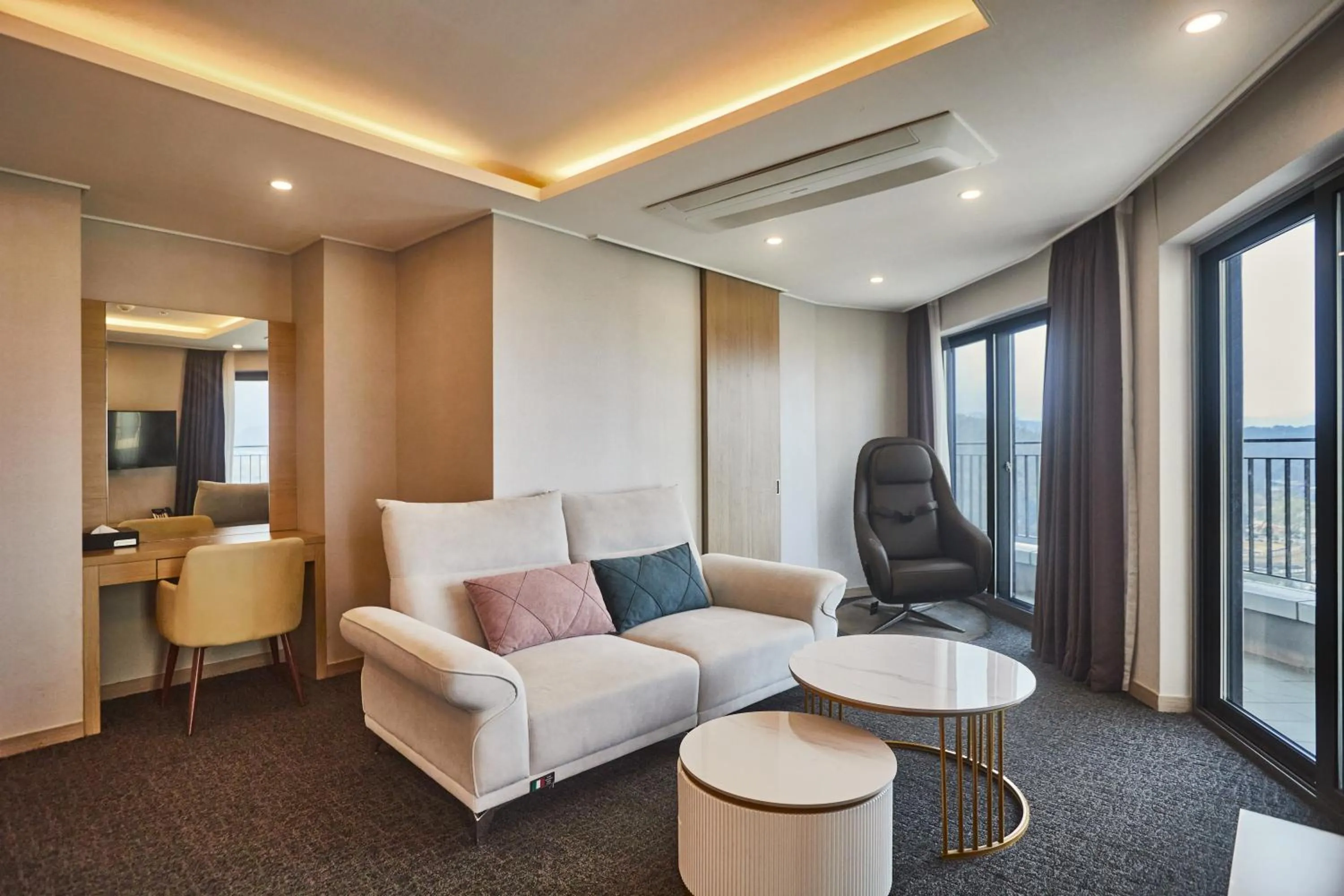 Seating area in Chuncheon Eston Hotel