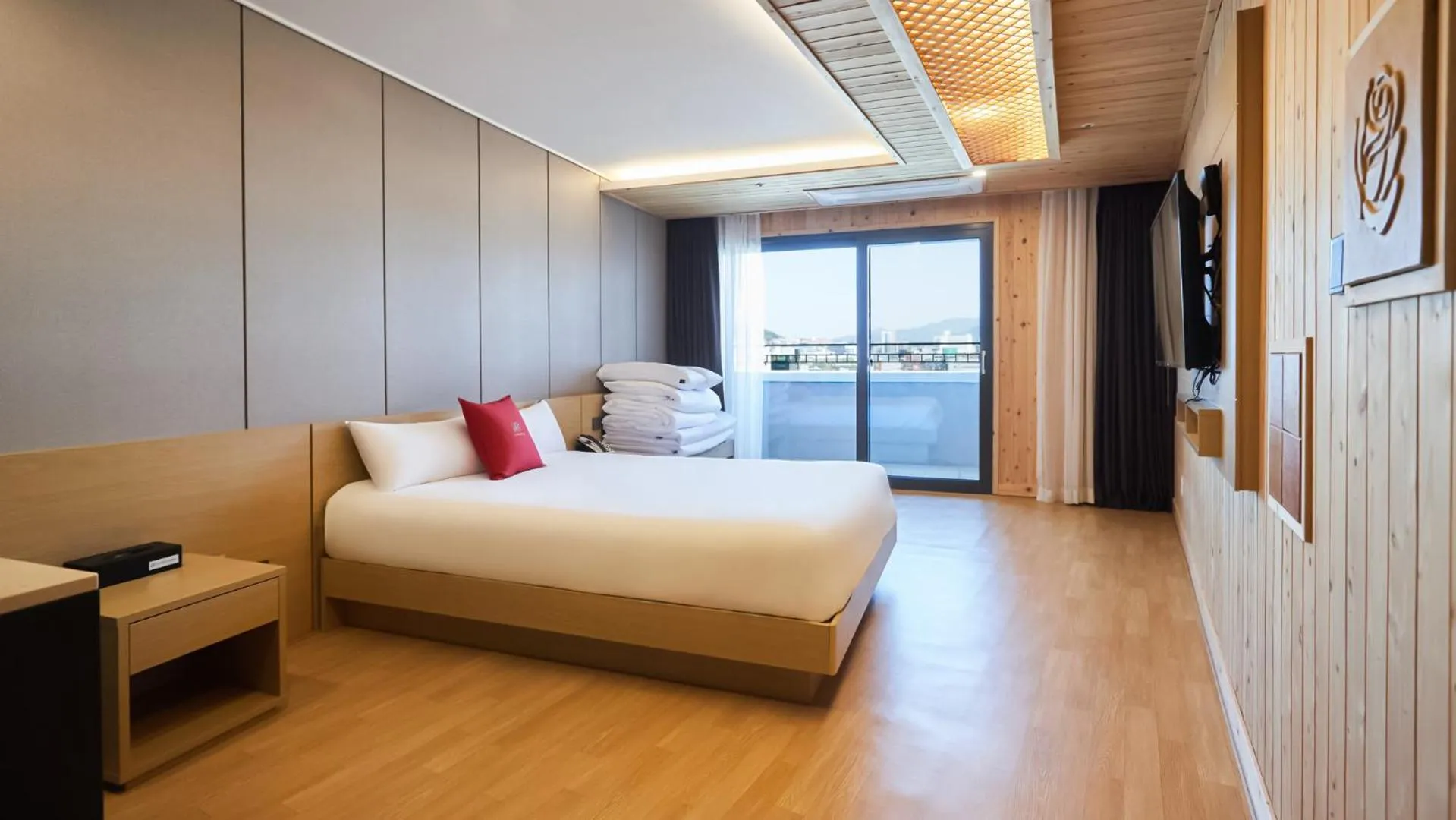 Photo of the whole room, Bed in Chuncheon Eston Hotel