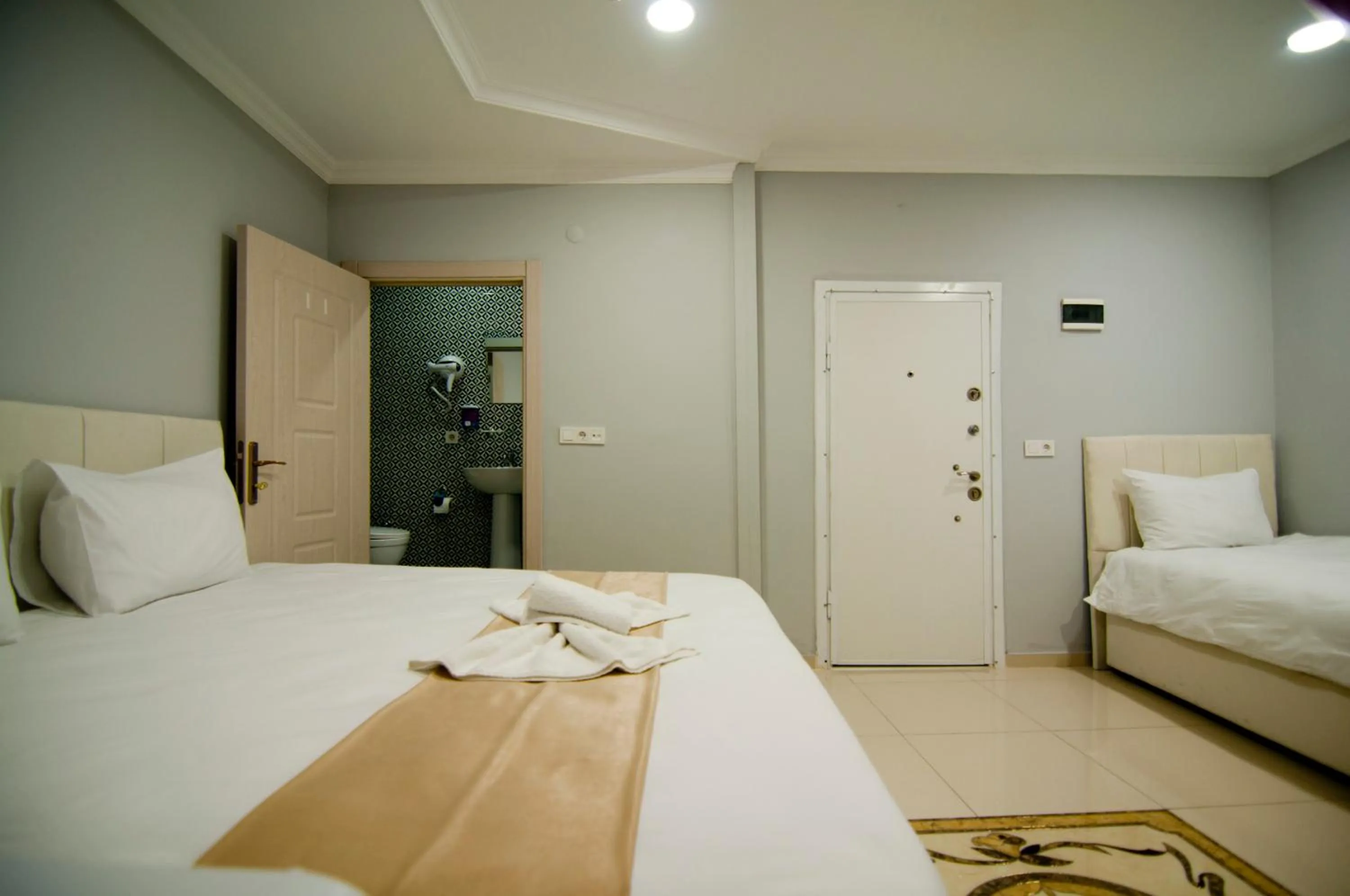 Bed in İstanbul Palace Hotel