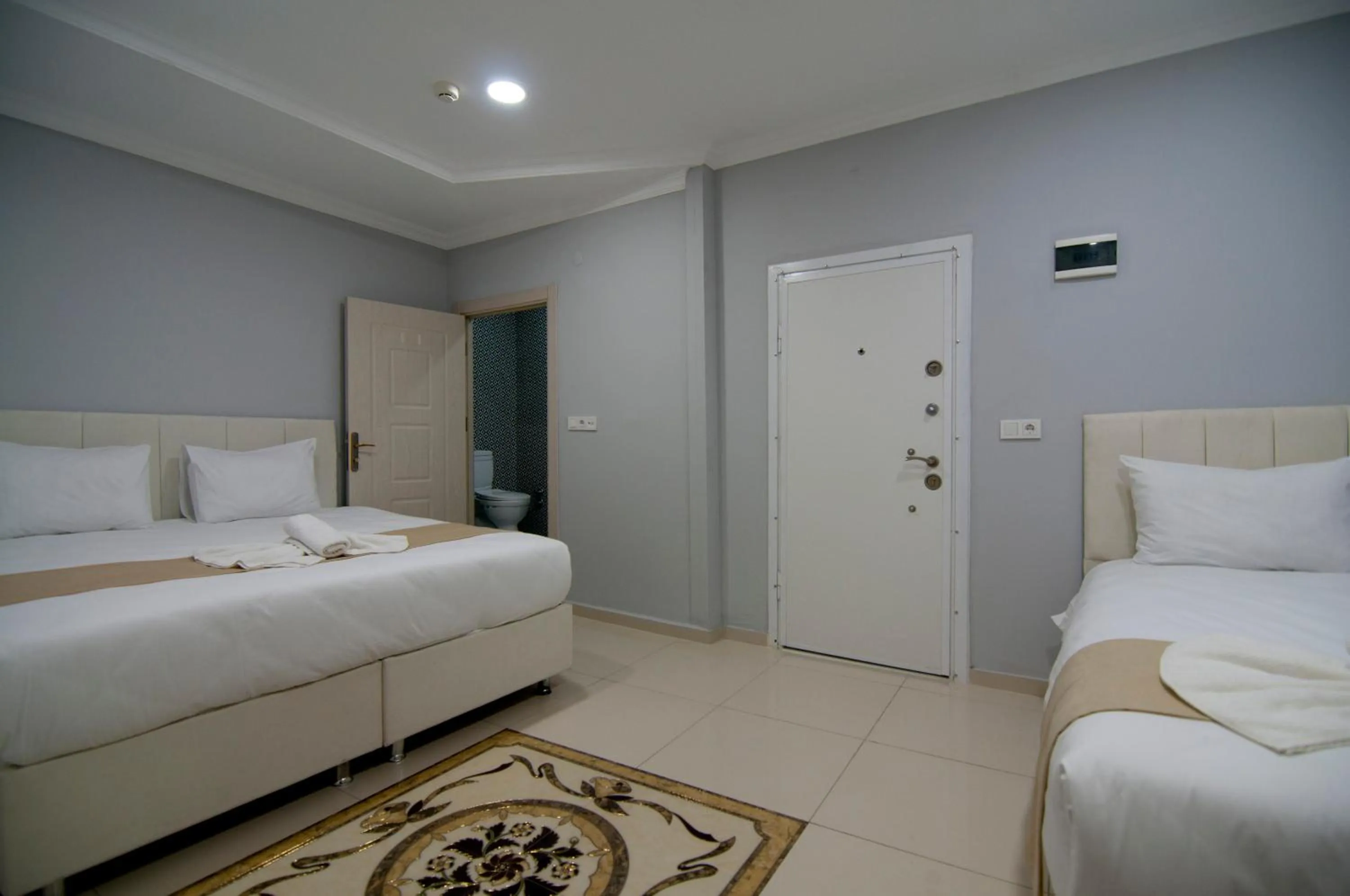 Bed in İstanbul Palace Hotel