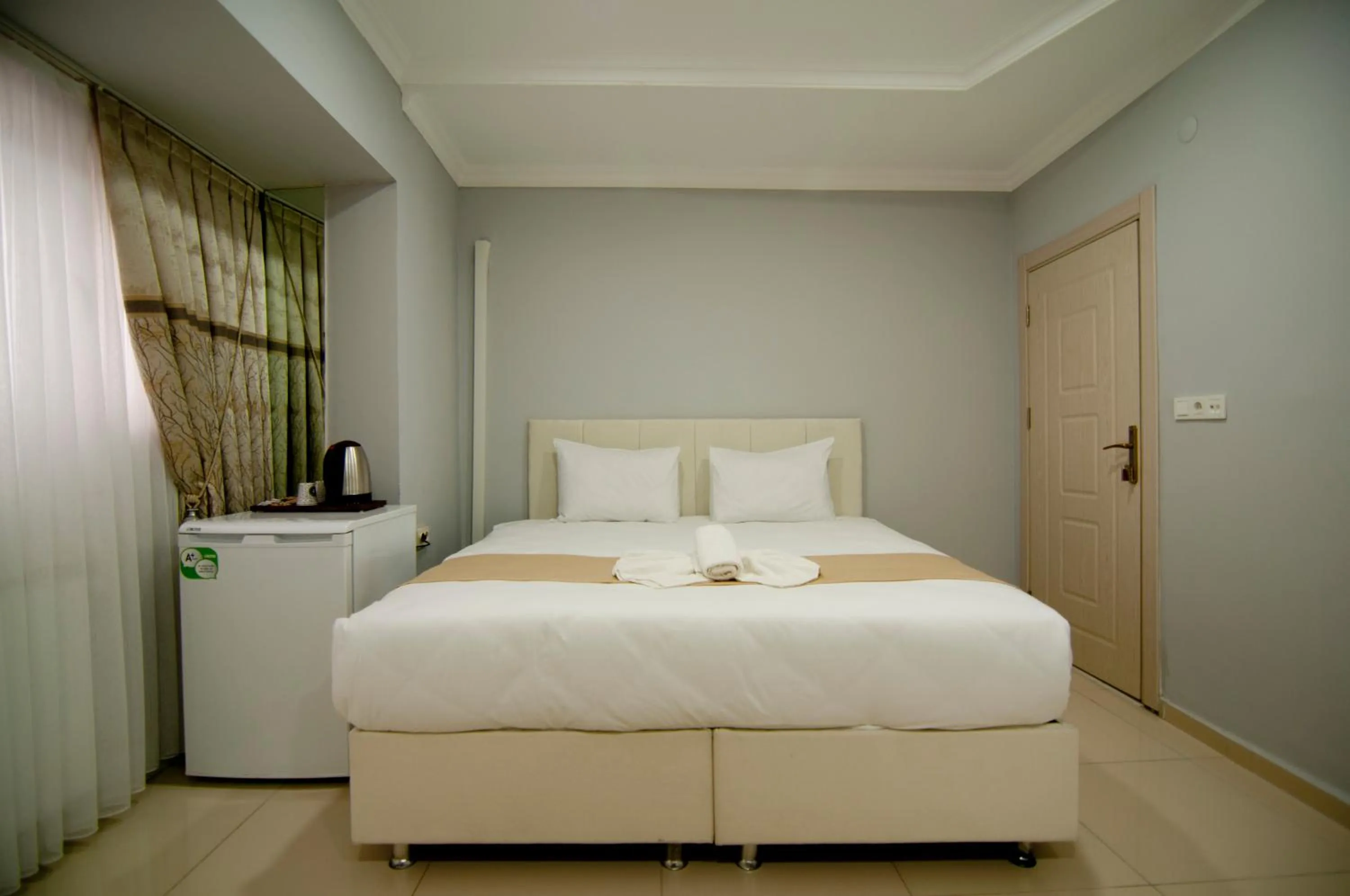 Bed in İstanbul Palace Hotel