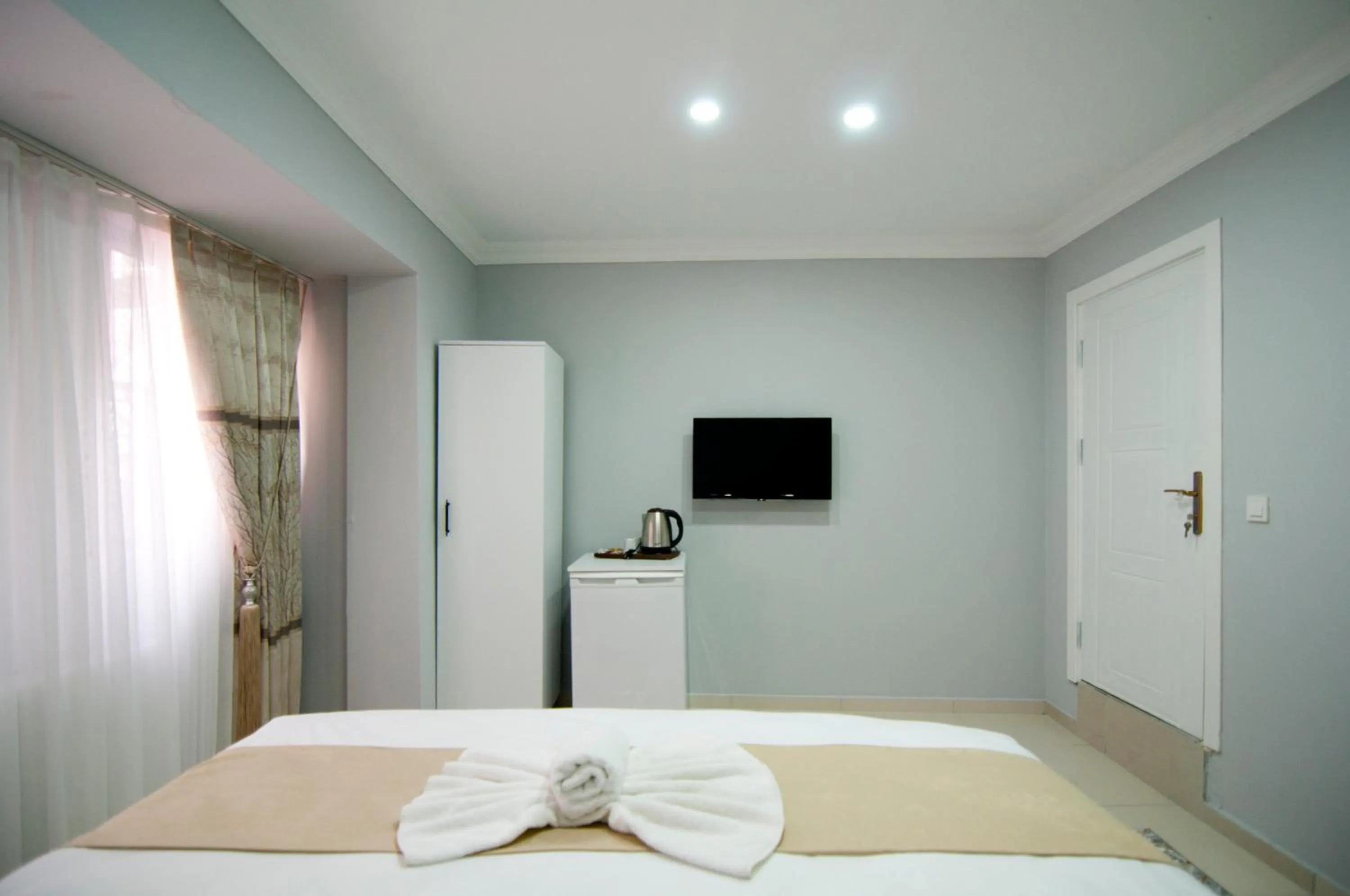 Bed in İstanbul Palace Hotel