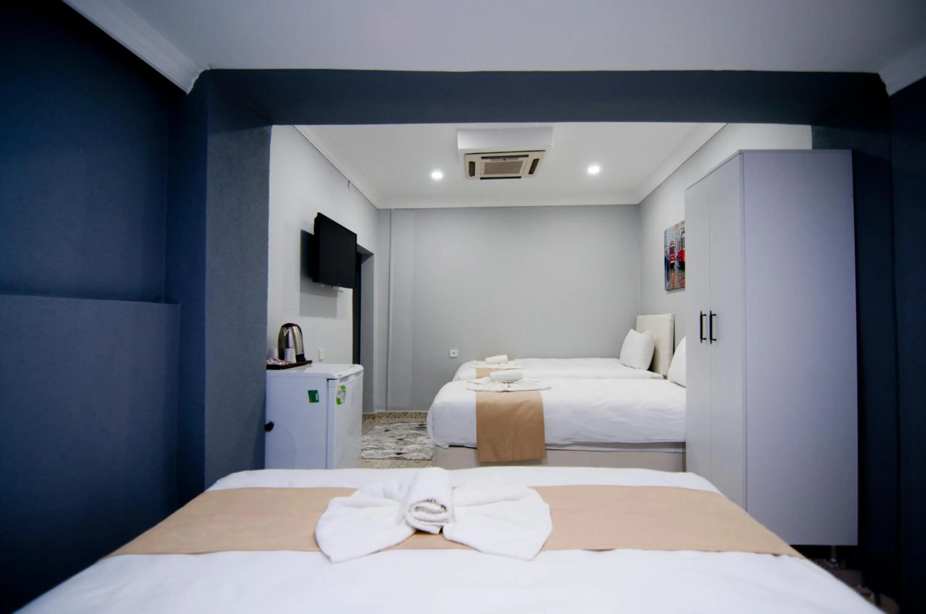 Bed in İstanbul Palace Hotel