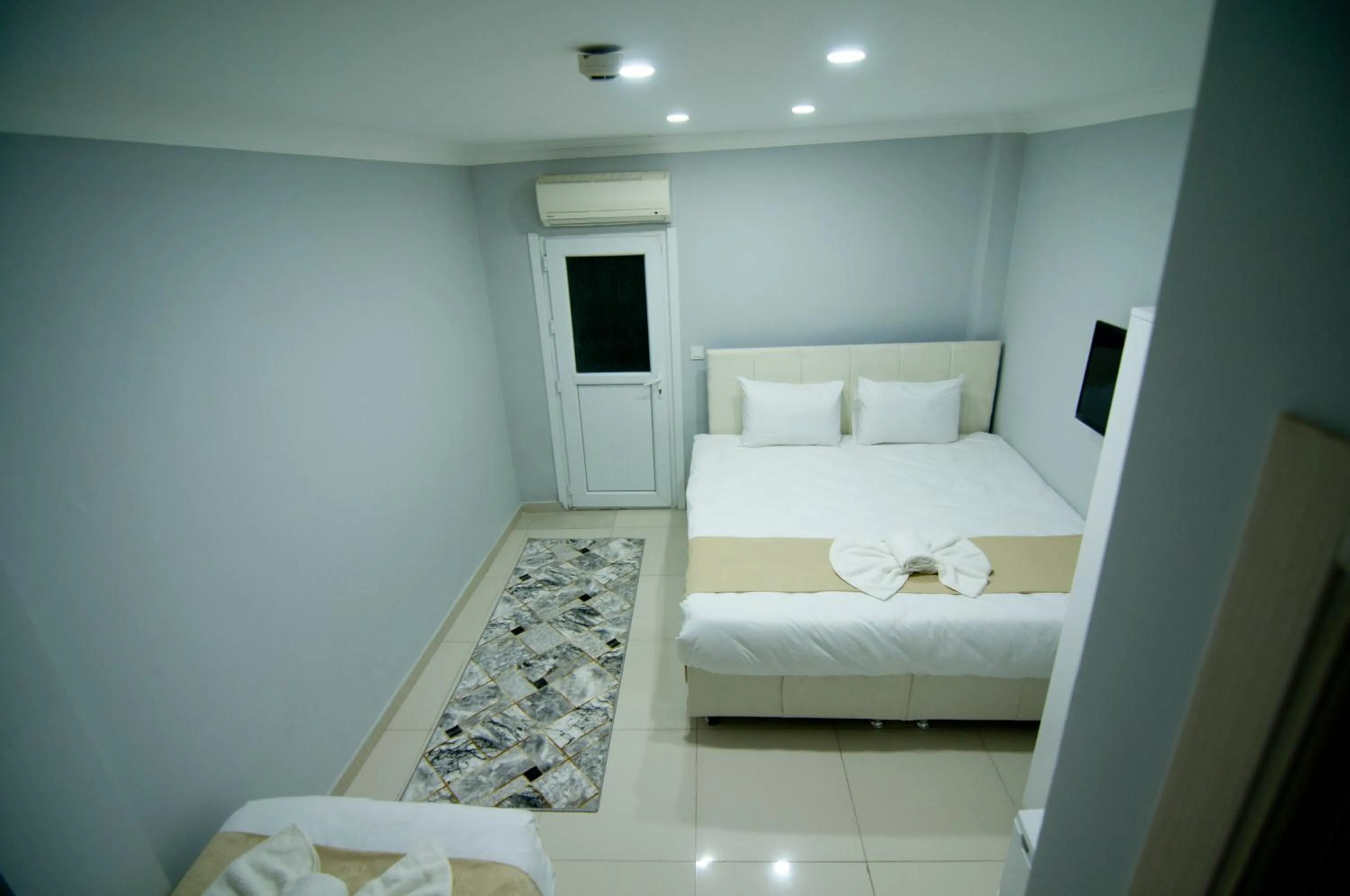 Bed in İstanbul Palace Hotel