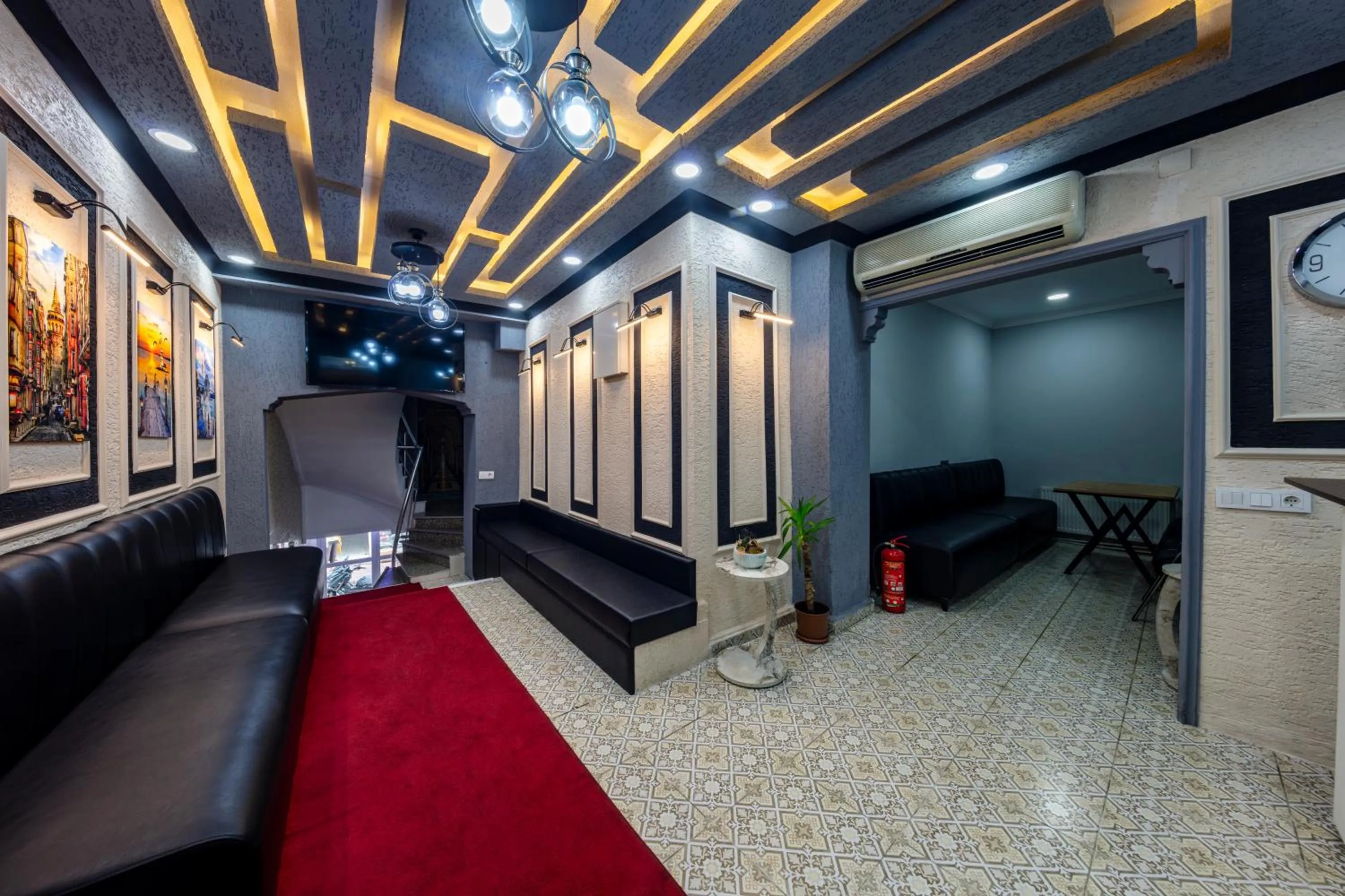 Lobby or reception in İstanbul Palace Hotel