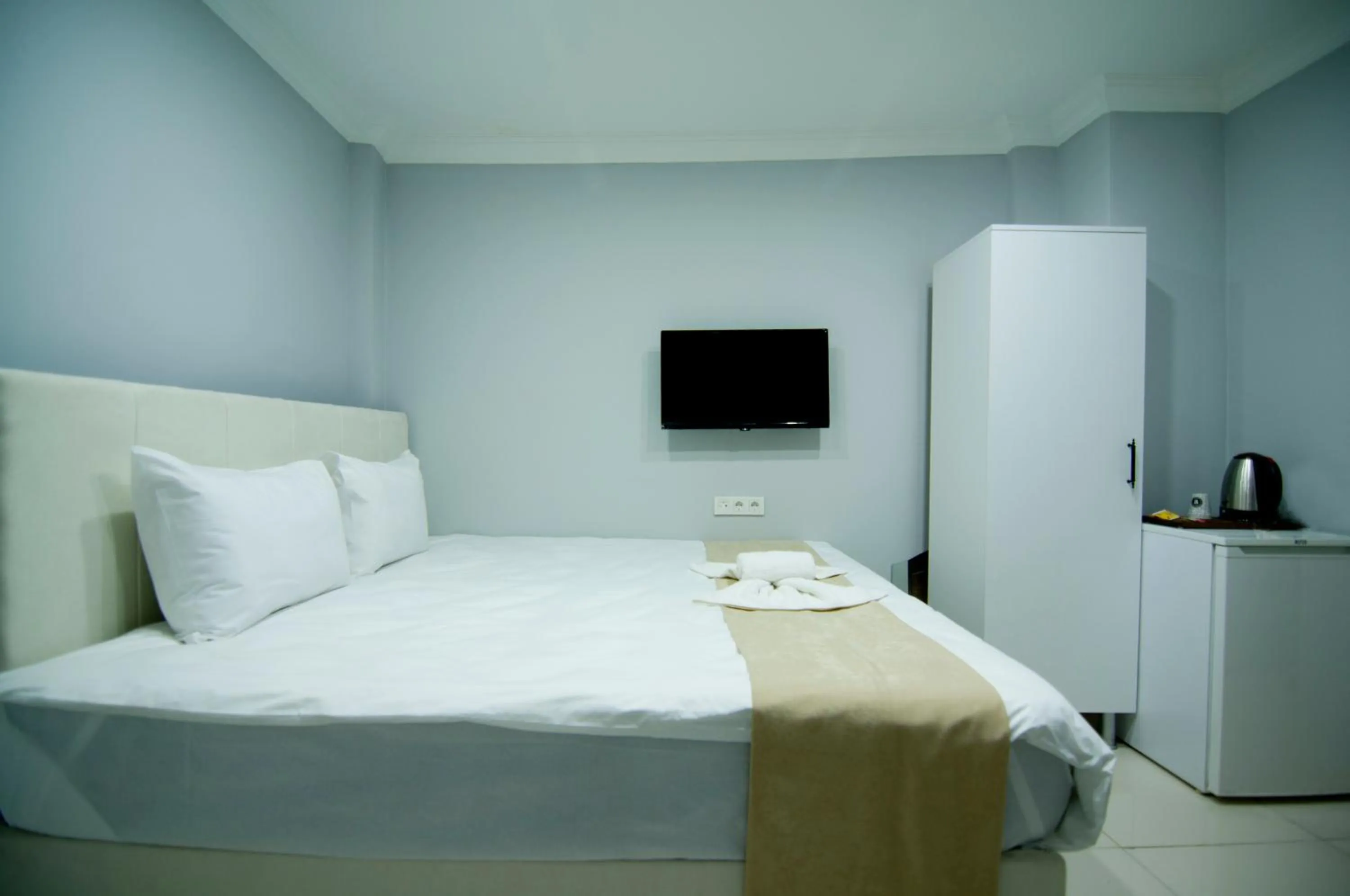 Bed in İstanbul Palace Hotel