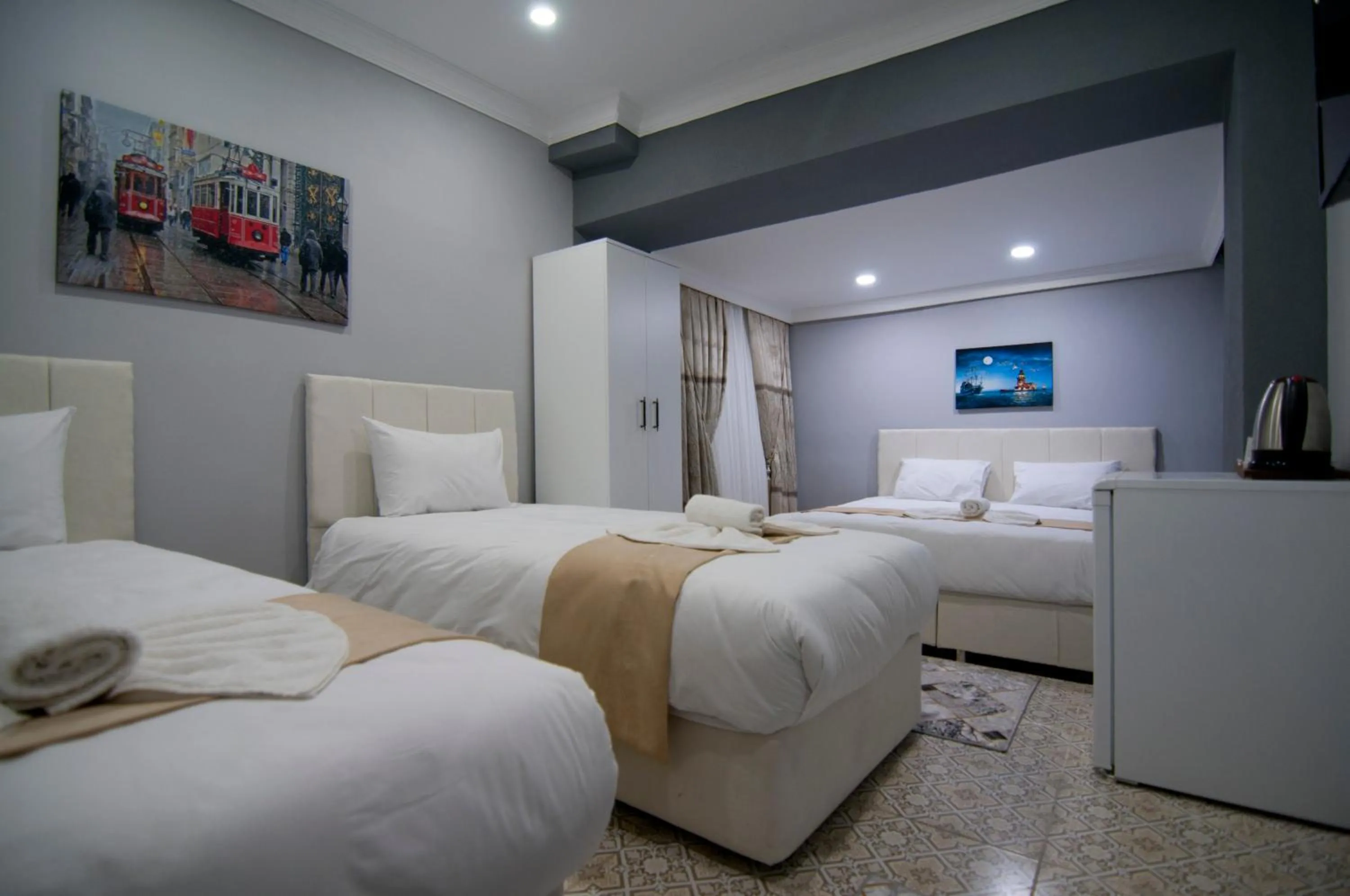 Bed in İstanbul Palace Hotel