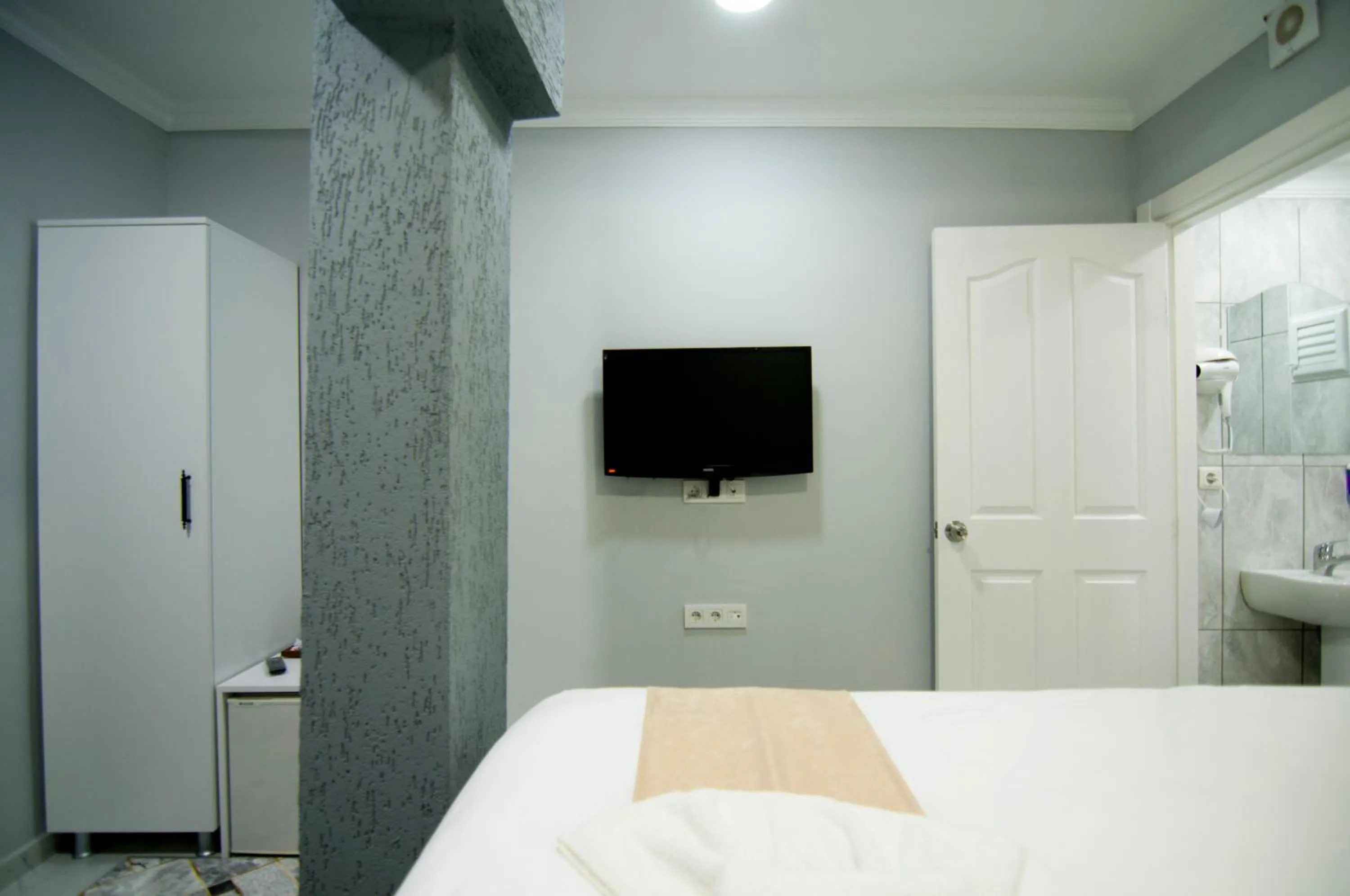 Bed in İstanbul Palace Hotel