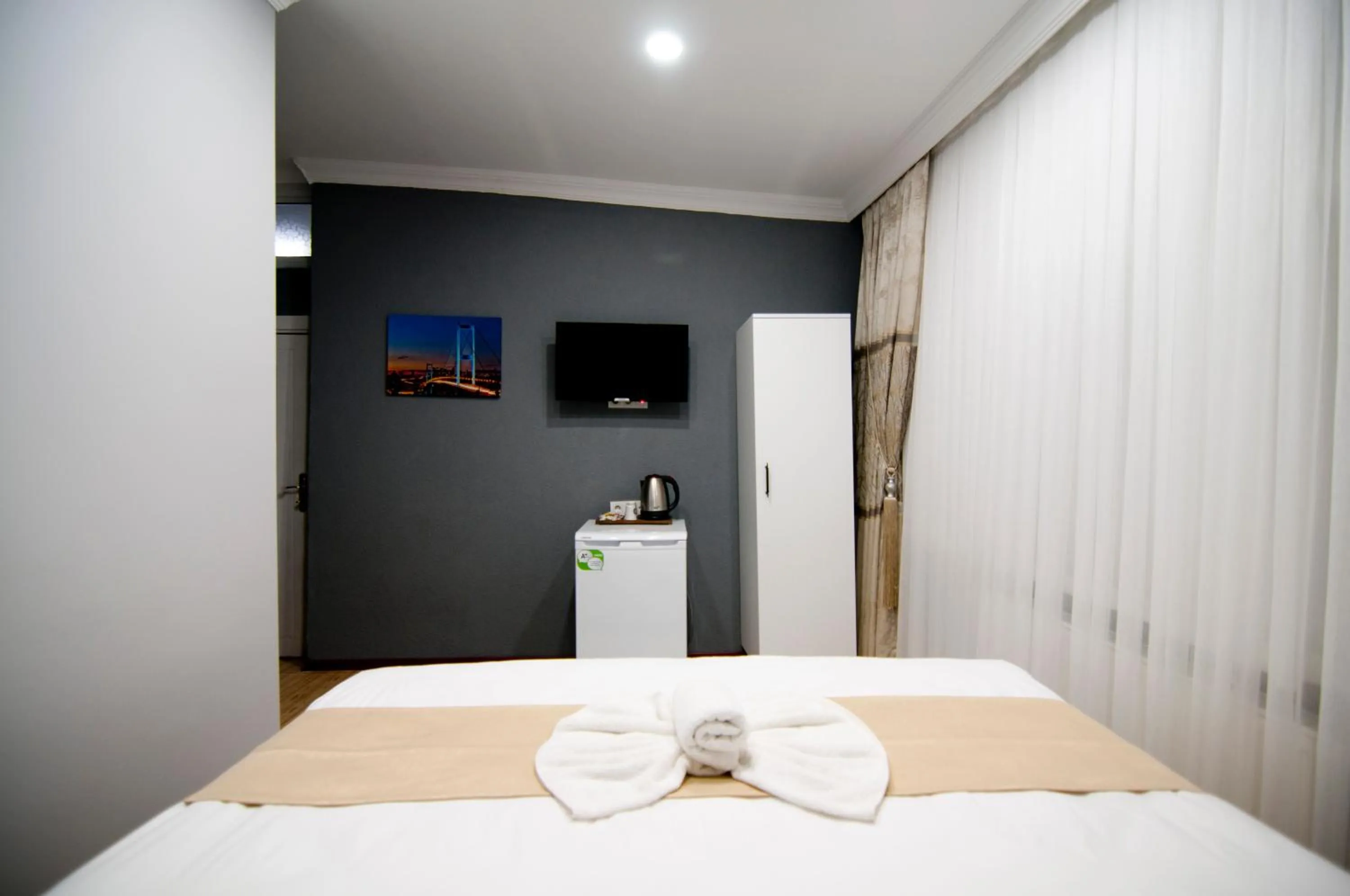 Bed in İstanbul Palace Hotel