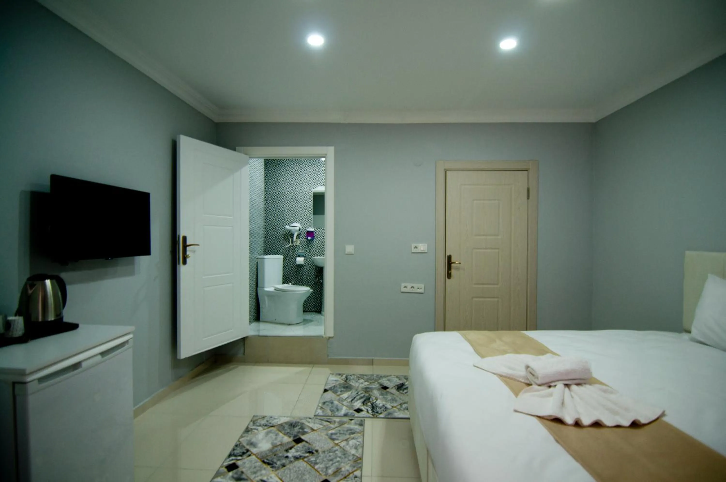 Bed in İstanbul Palace Hotel