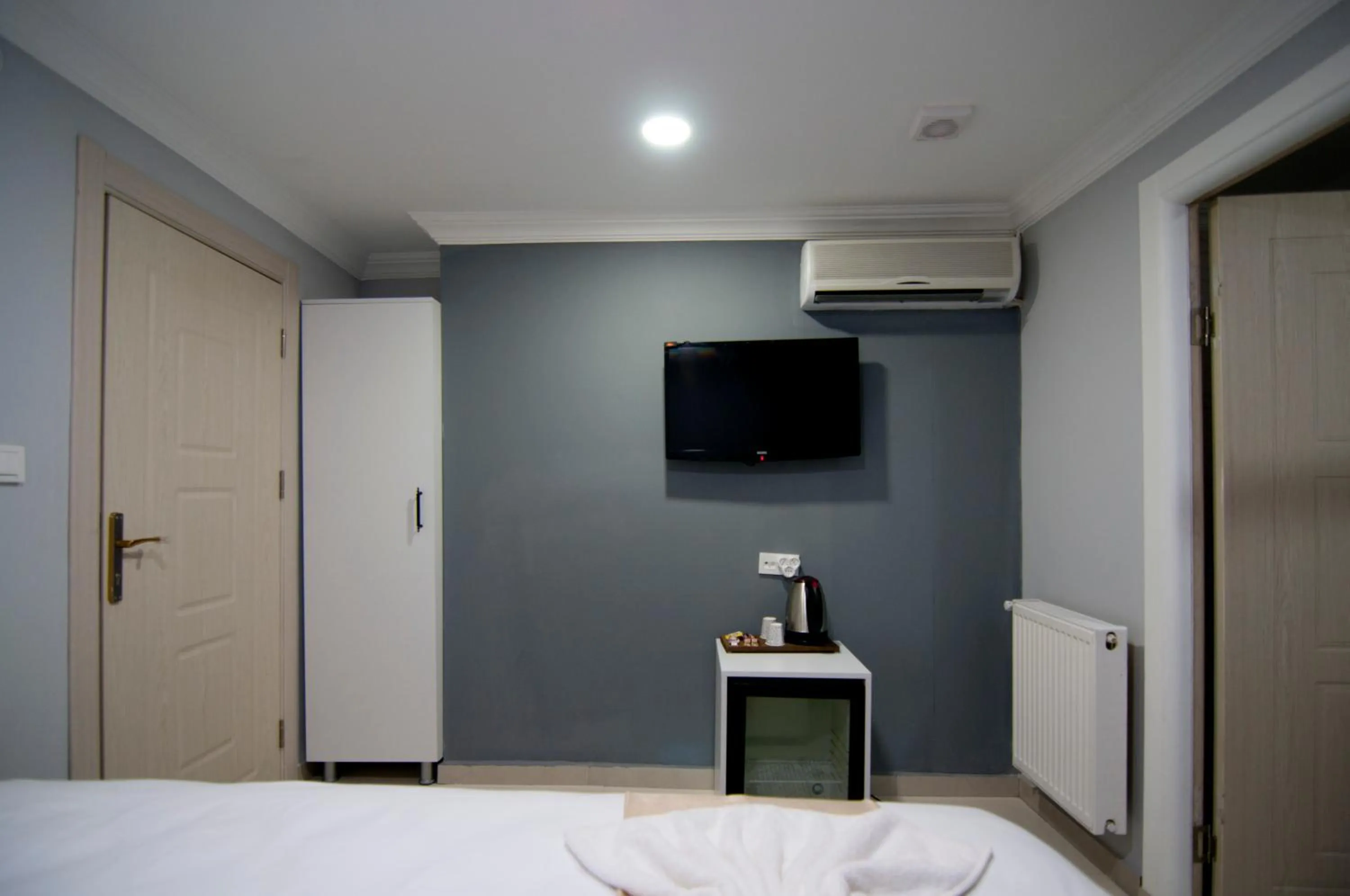 Bed in İstanbul Palace Hotel