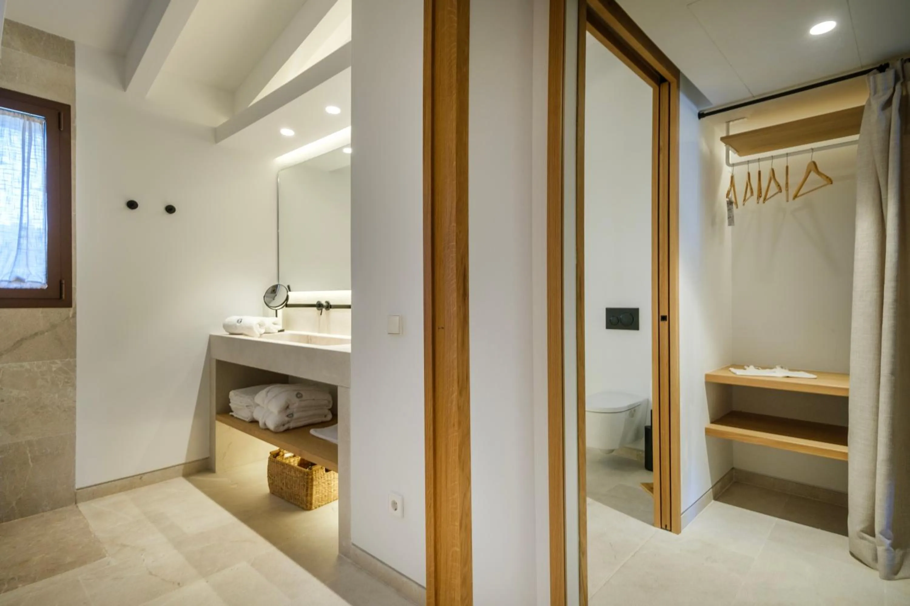 Shower, Bed in Fincahotel Treurer - Olive Grove & Grand House - Adults Only