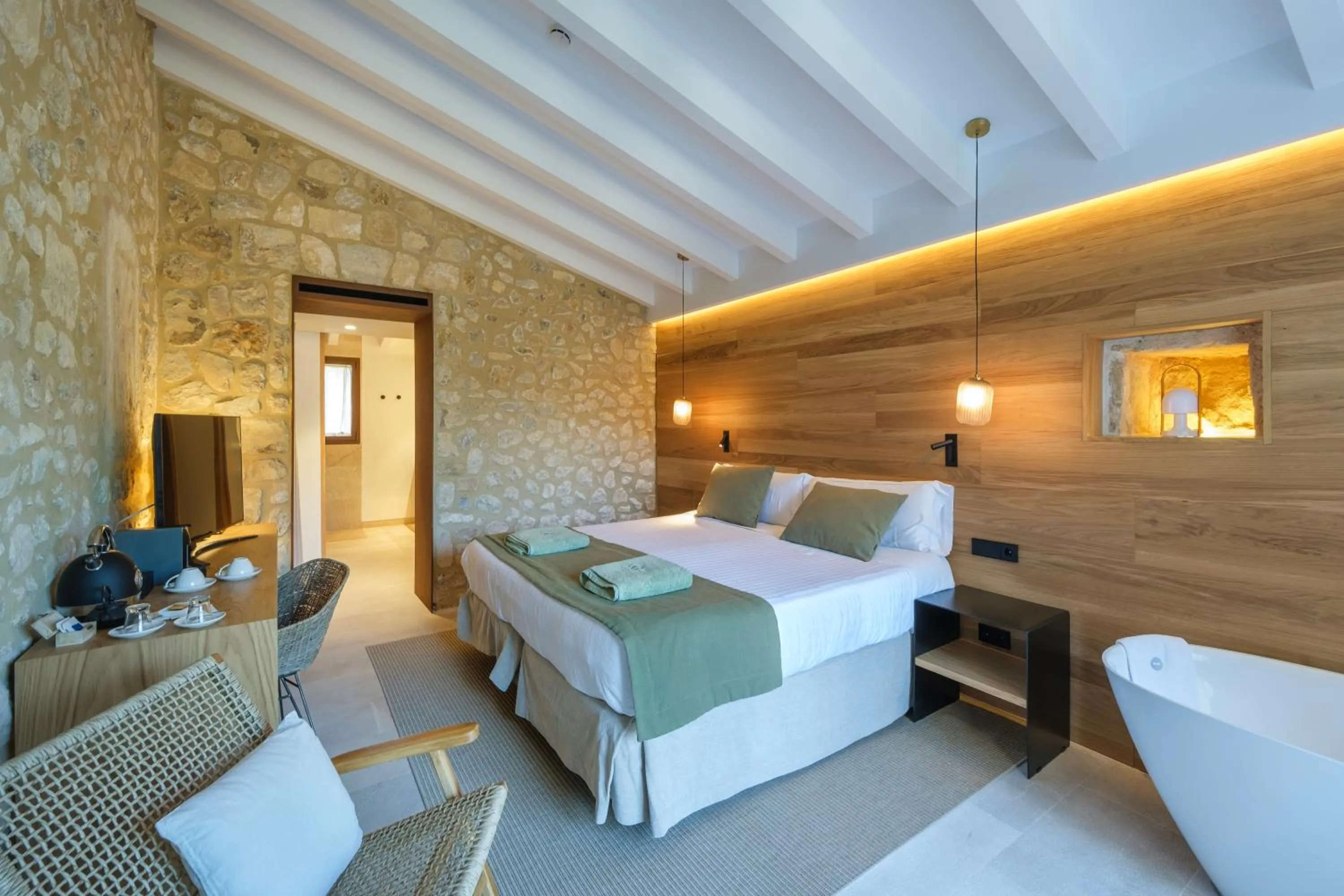 TV and multimedia, Bed in Fincahotel Treurer - Olive Grove & Grand House - Adults Only