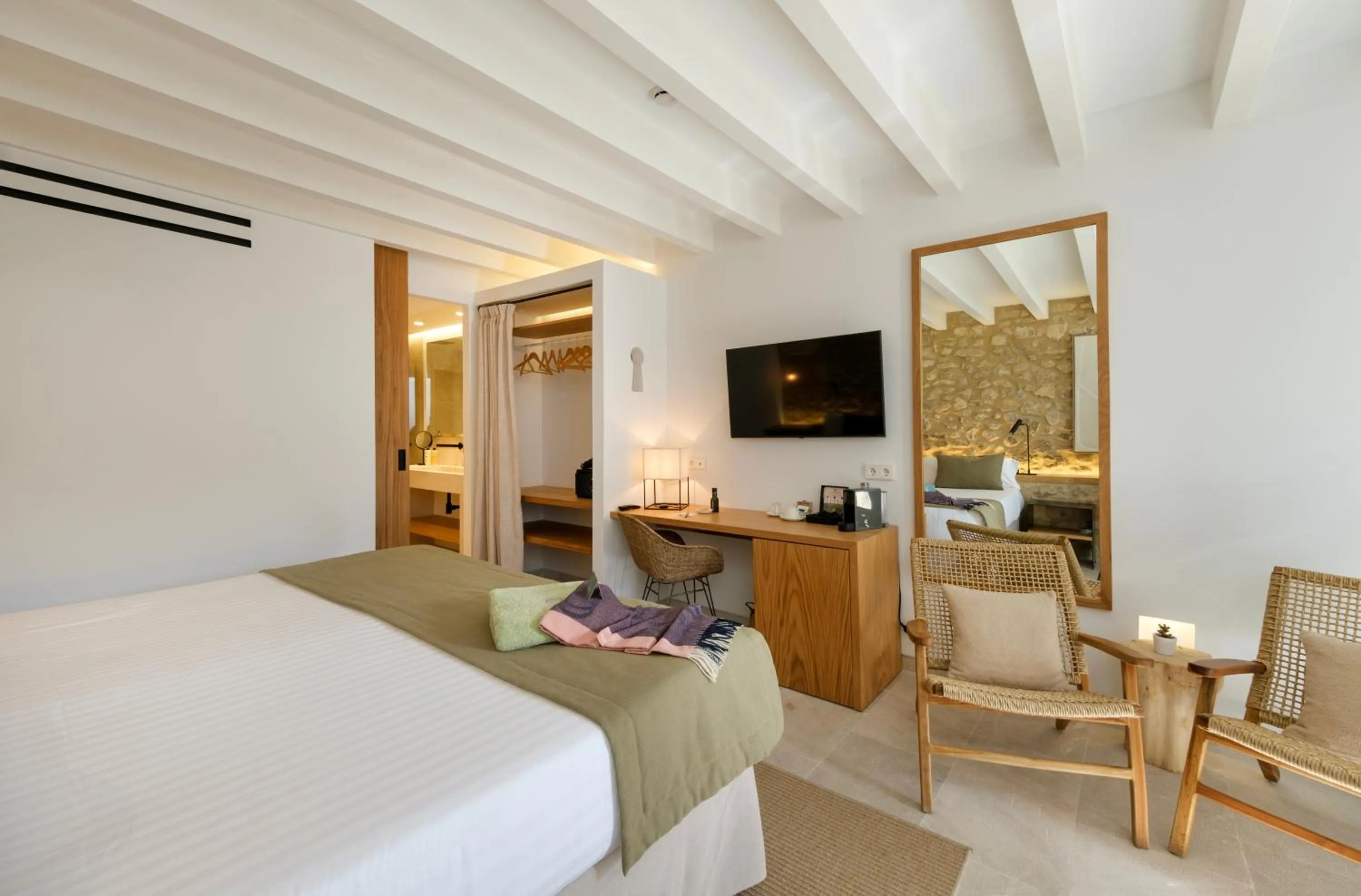 TV and multimedia, Bed in Fincahotel Treurer - Olive Grove & Grand House - Adults Only