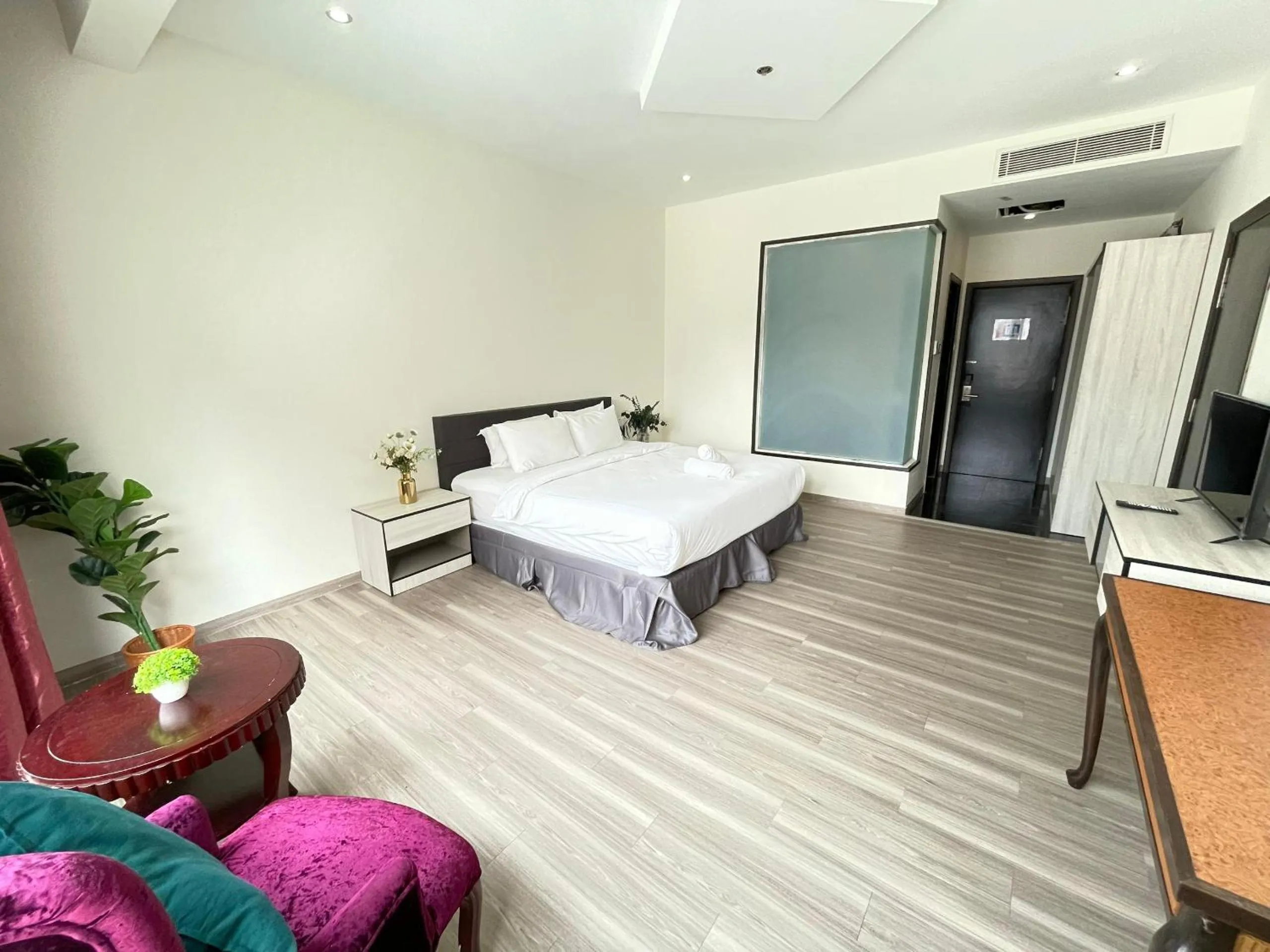 Seating area, Bed in Kingston Hotel - Jalan Tuanku Abdul Rahman