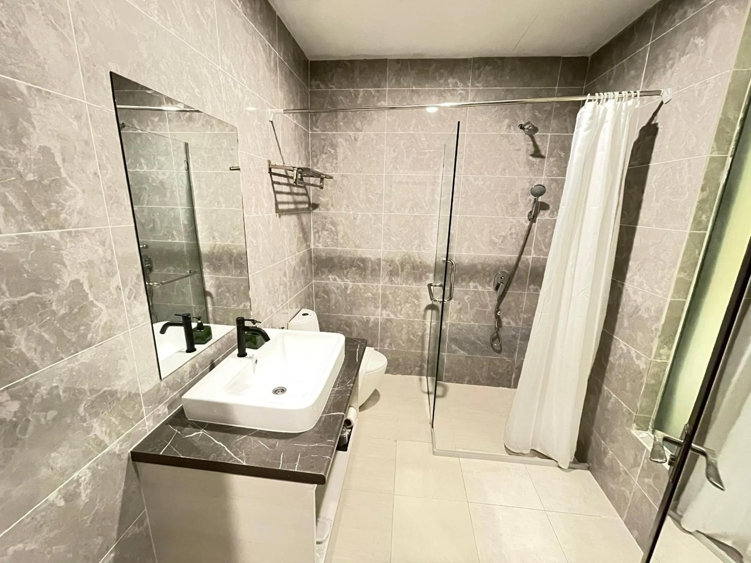 Shower, Bathroom in Kingston Hotel - Jalan Tuanku Abdul Rahman
