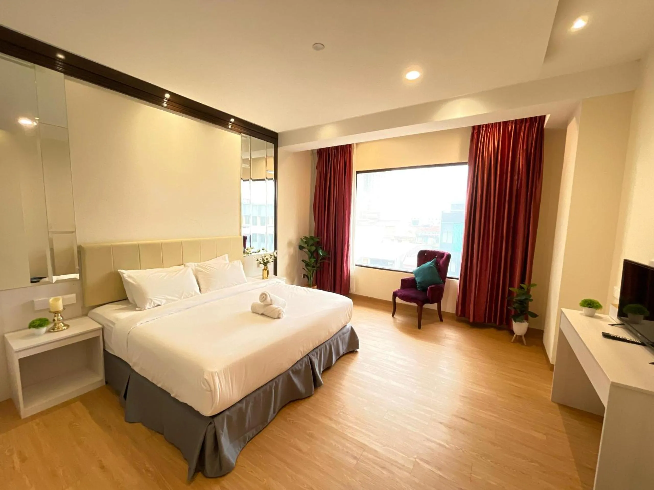 Seating area, Bed in Kingston Hotel - Jalan Tuanku Abdul Rahman