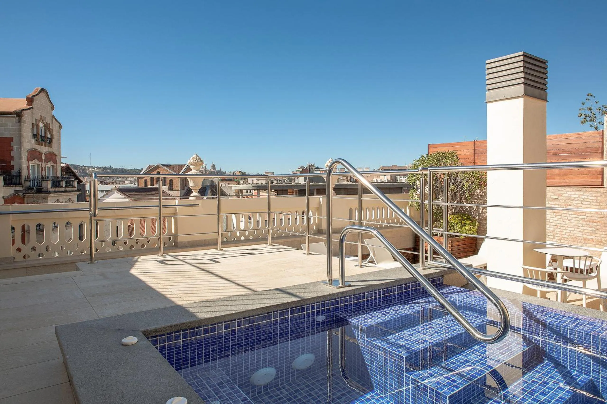 Property building in Ciutat Vella