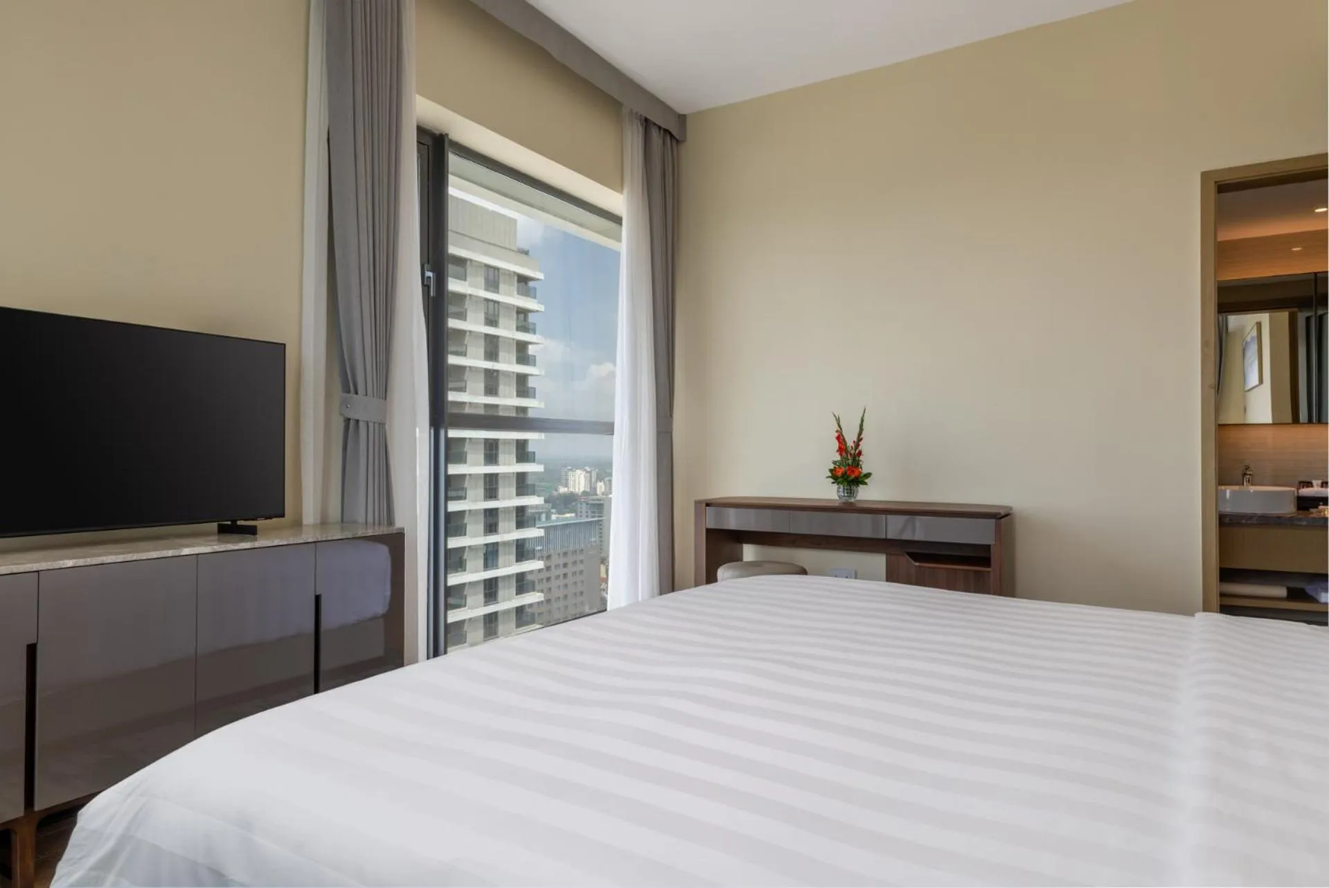 Bedroom, Bed in Pan Pacific Serviced Suites Nairobi