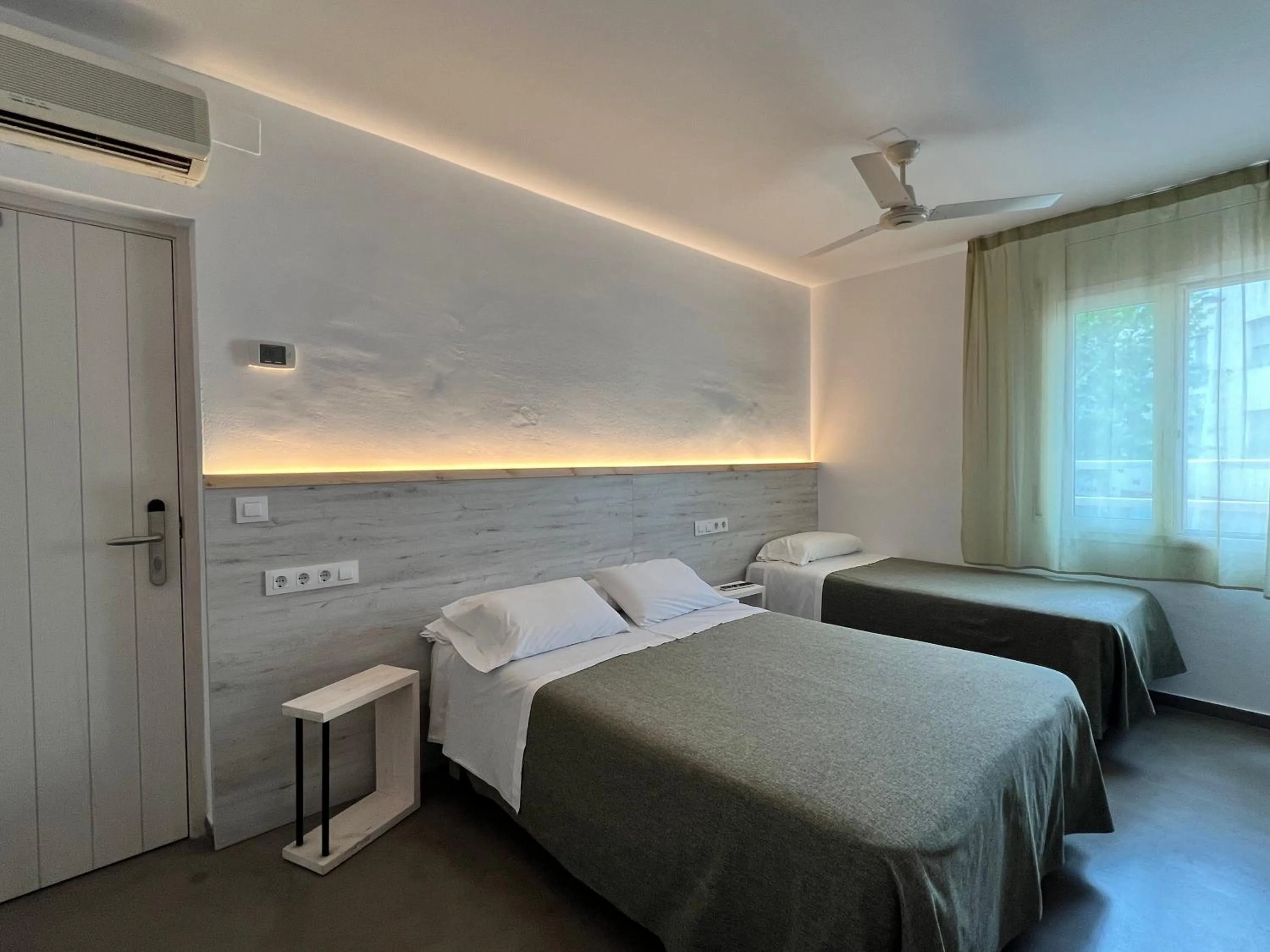 Bed in Hostal ROM Familiar