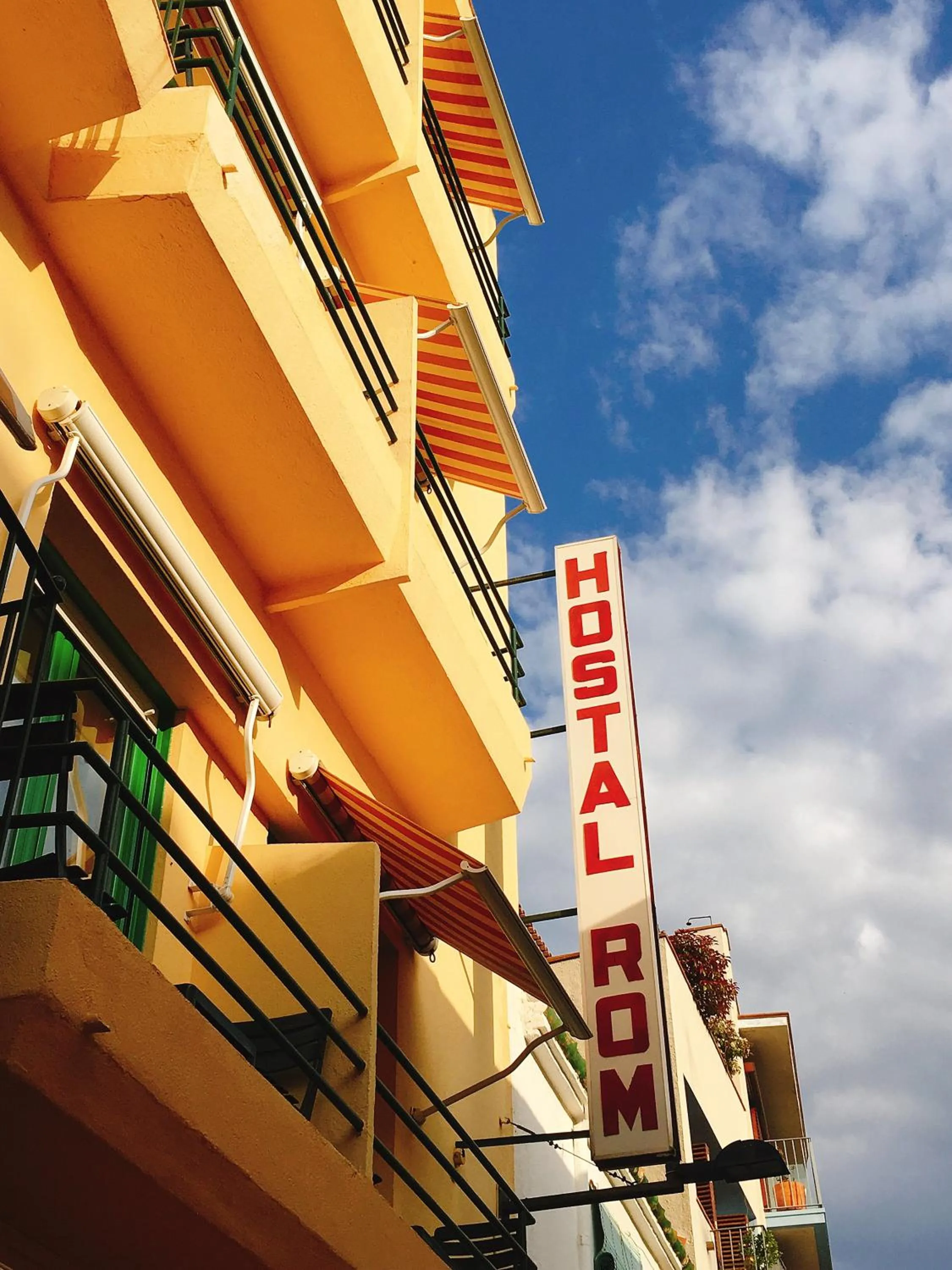 Facade/entrance in Hostal ROM Familiar