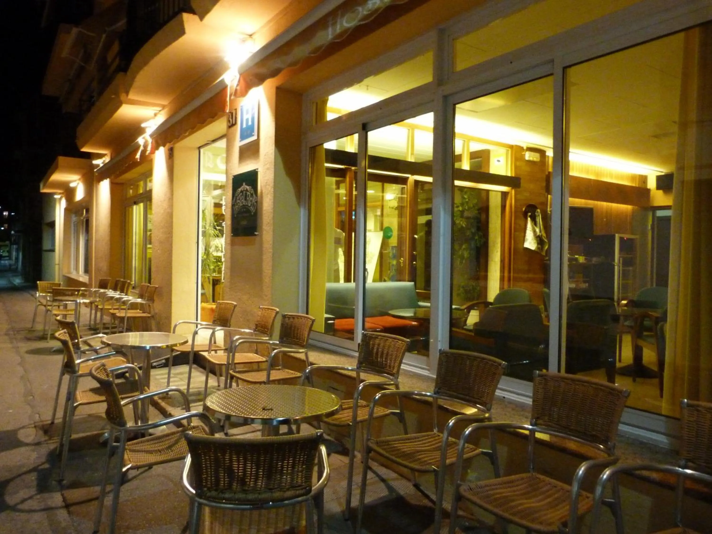 Facade/entrance in Hostal ROM Familiar