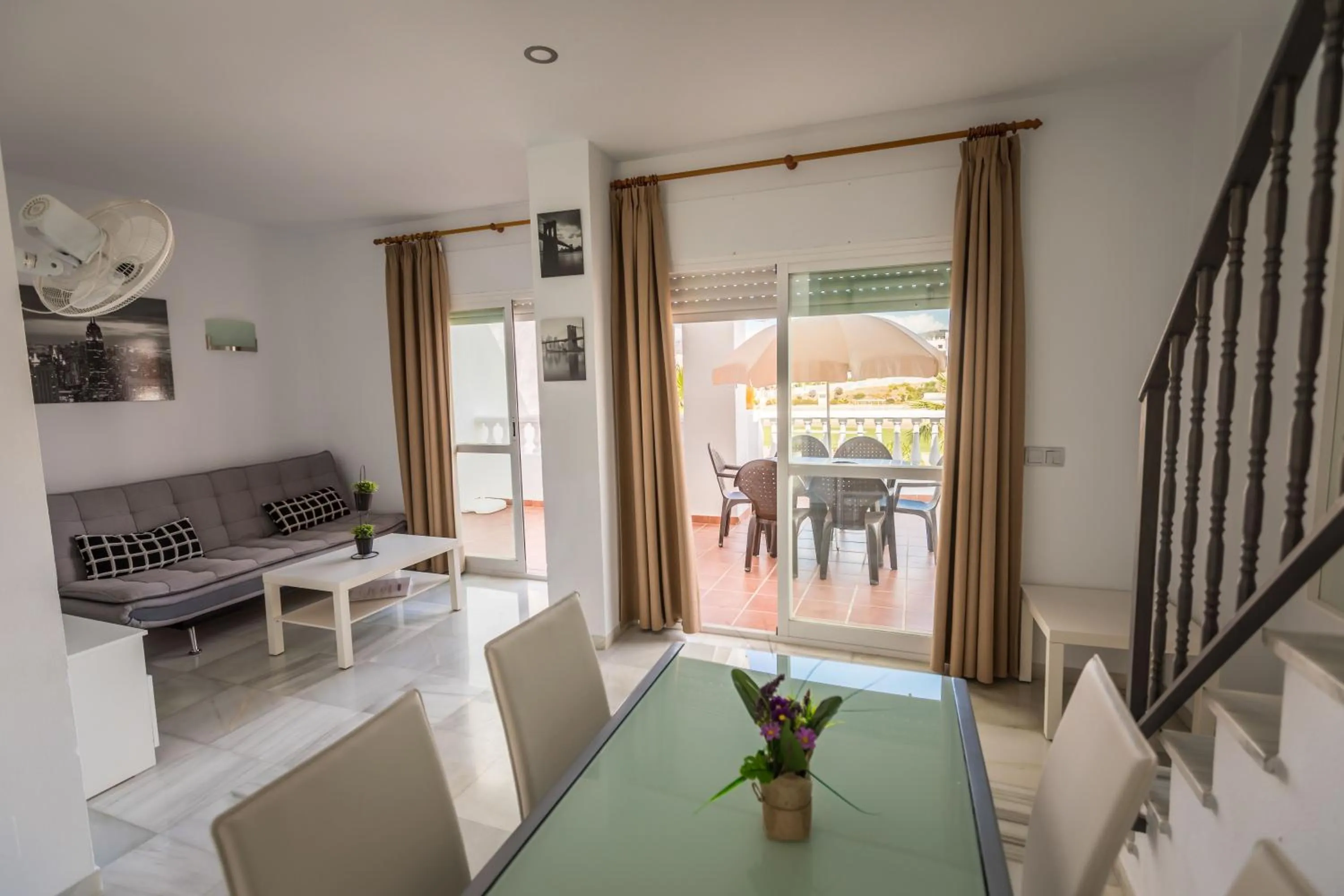 Dining area in Apartamentos Las Rosas de Capistrano