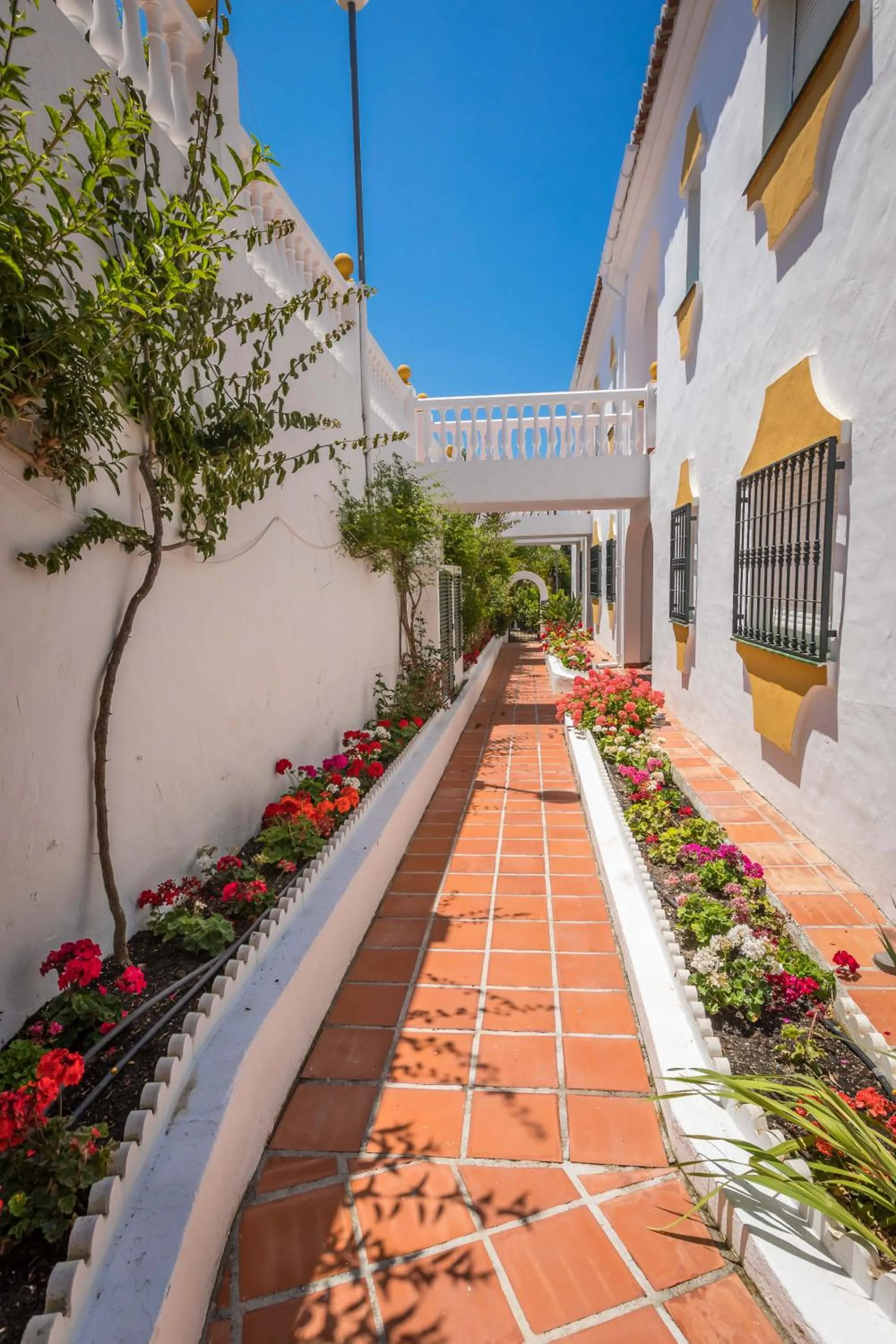 Property building in Apartamentos Las Rosas de Capistrano