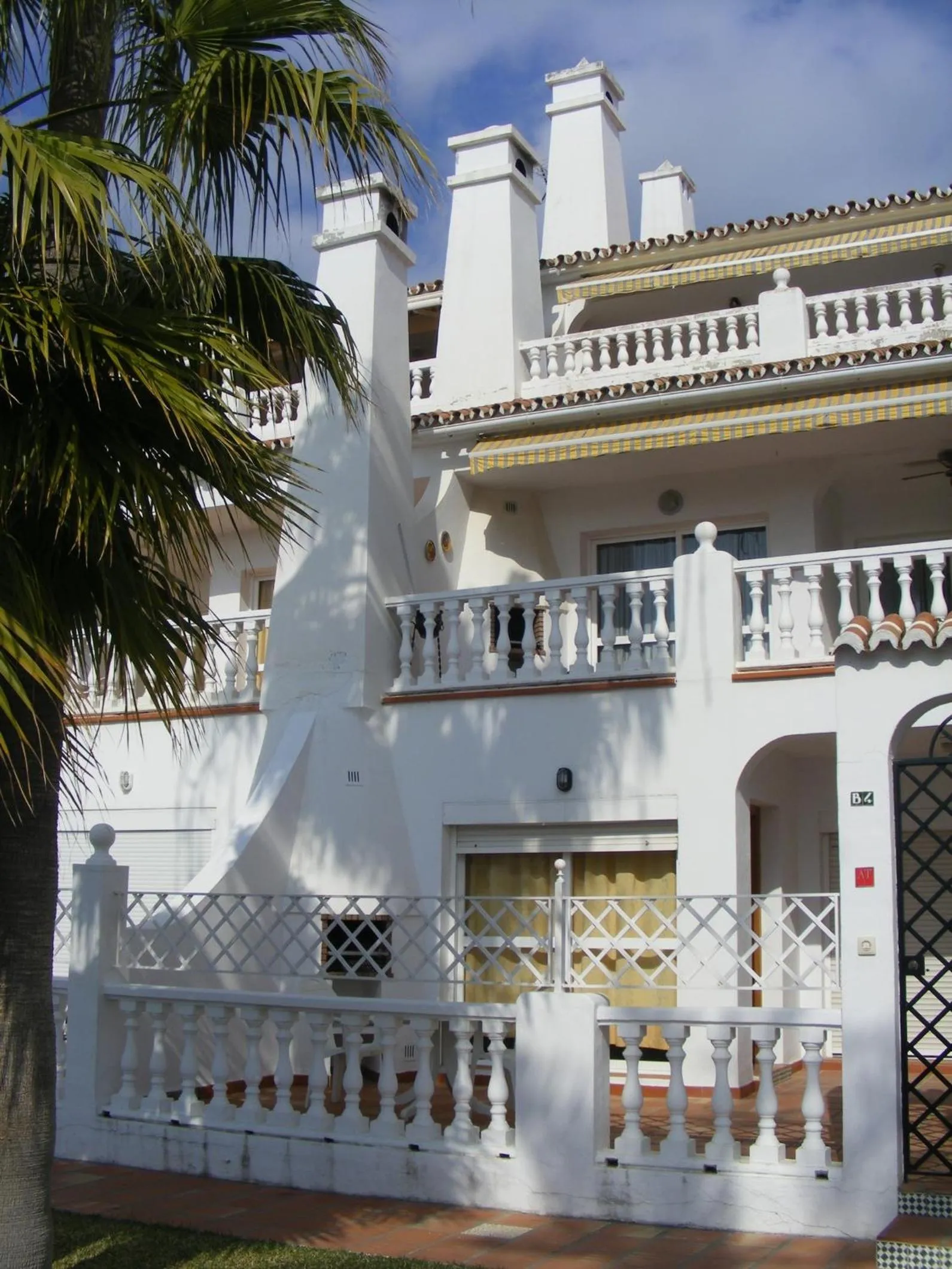Facade/entrance in Apartamentos Las Rosas de Capistrano