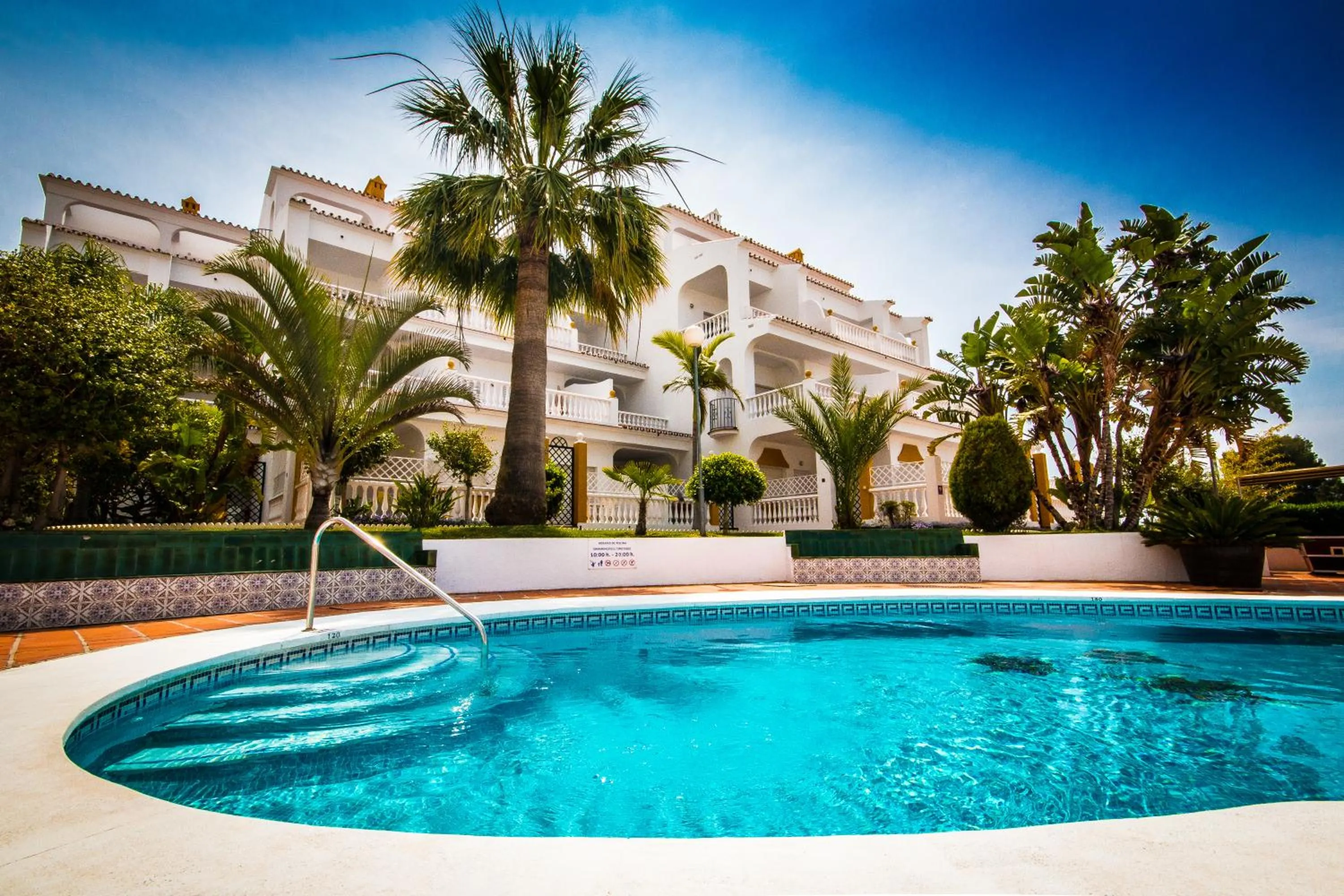 Facade/entrance in Apartamentos Las Rosas de Capistrano