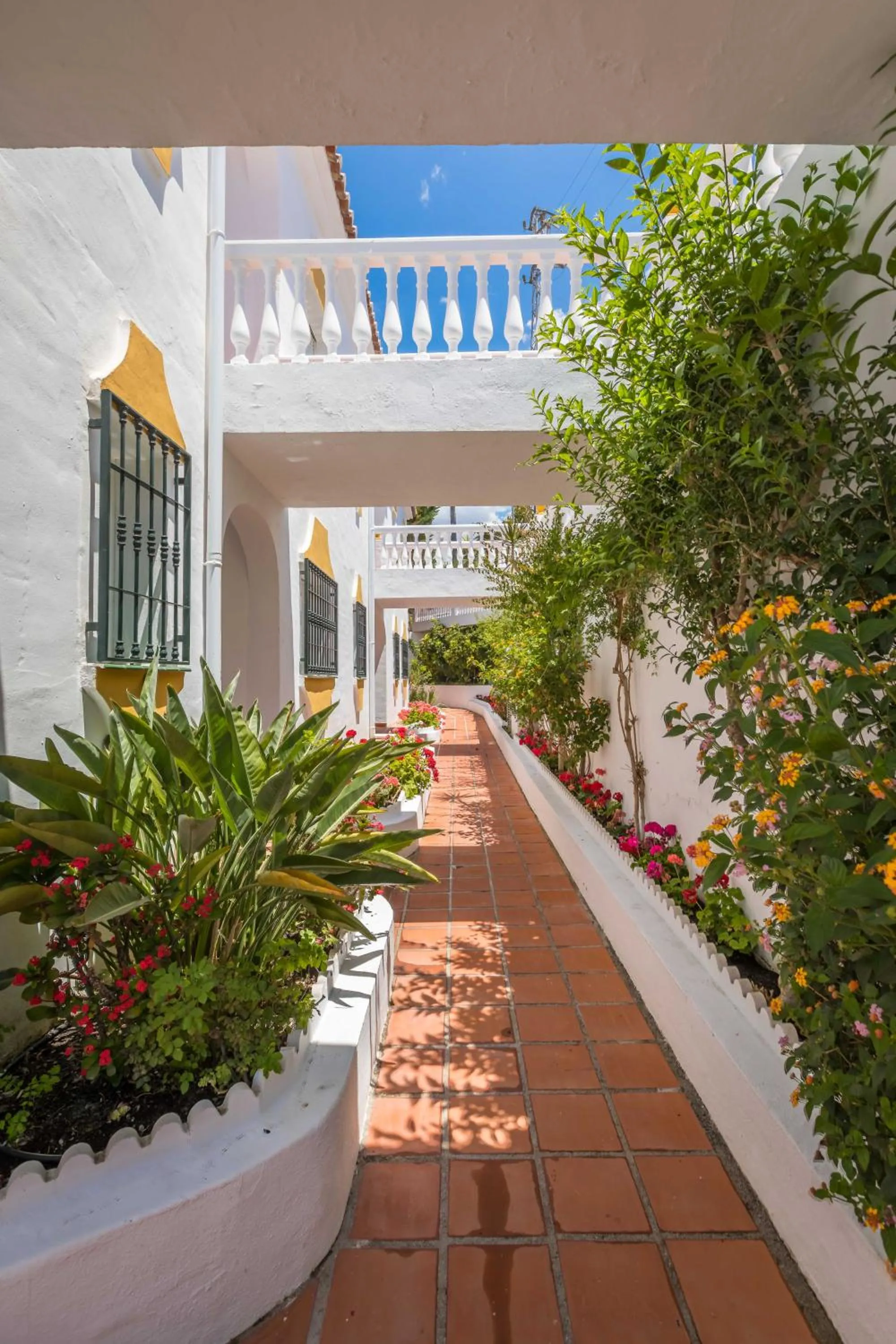 Property building in Apartamentos Las Rosas de Capistrano