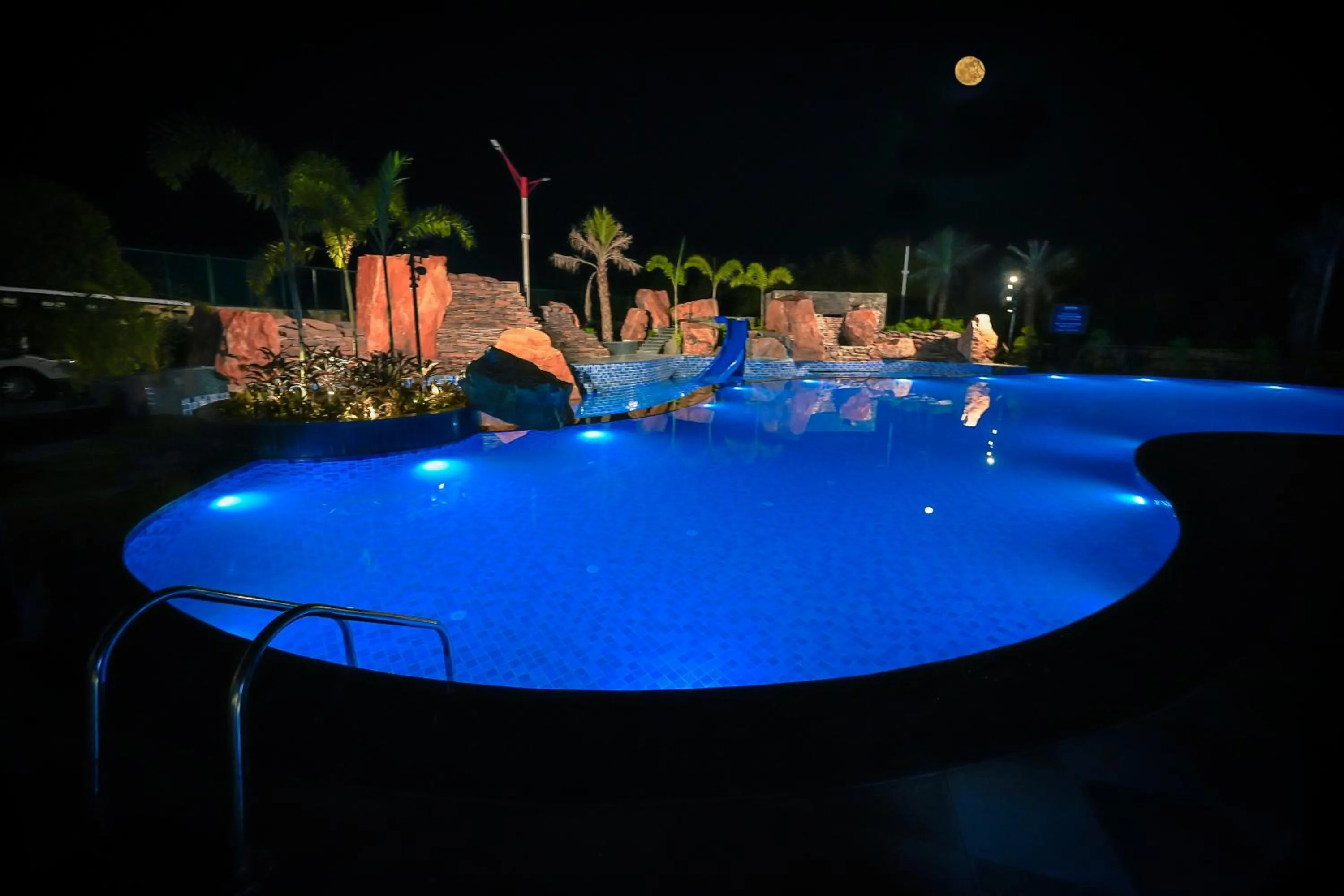 Swimming pool in ANANTUM GATEWAY RESORTS