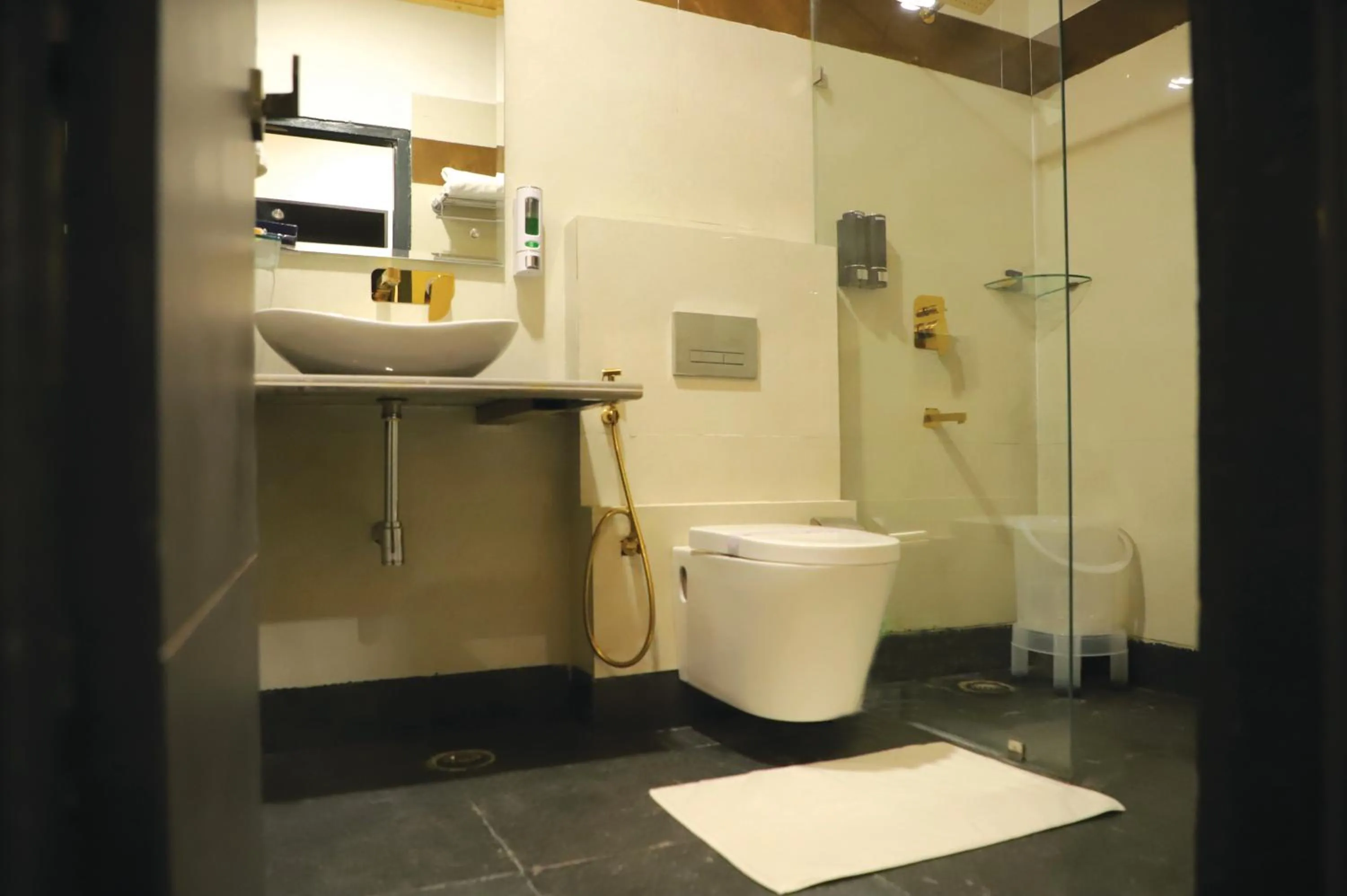 Bathroom in ANANTUM GATEWAY RESORTS