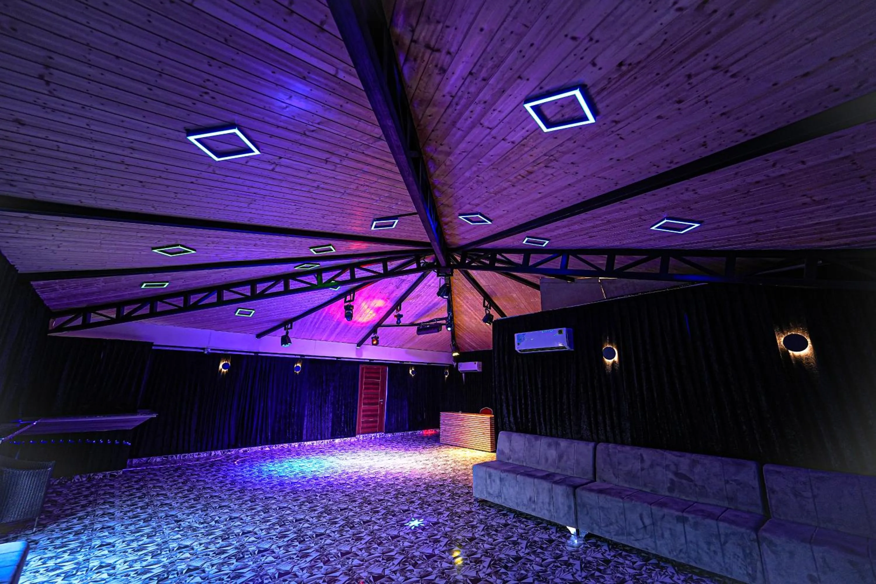 Nightclub / DJ in ANANTUM GATEWAY RESORTS