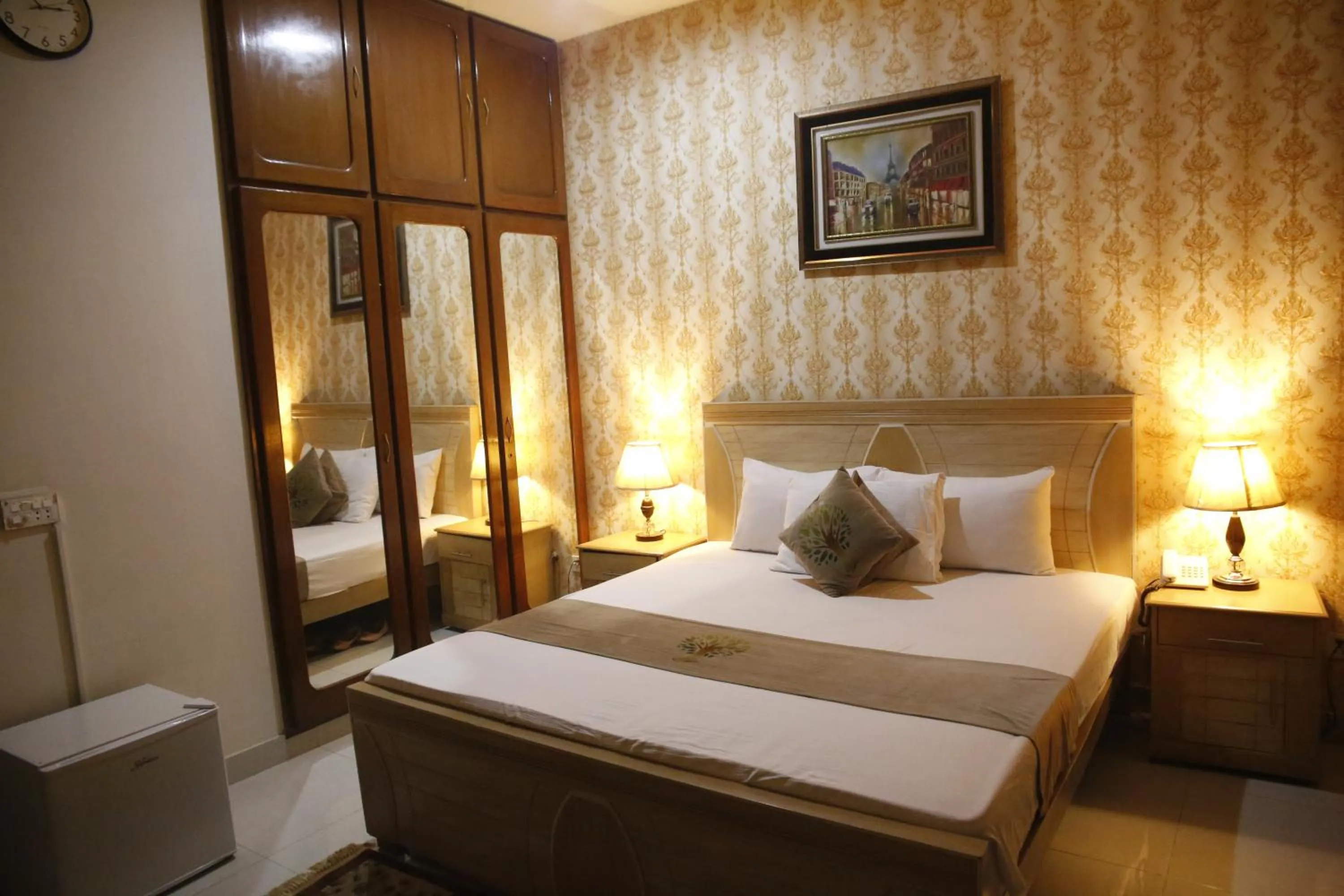 Bedroom, Bed in Park View Hotel Gulberg