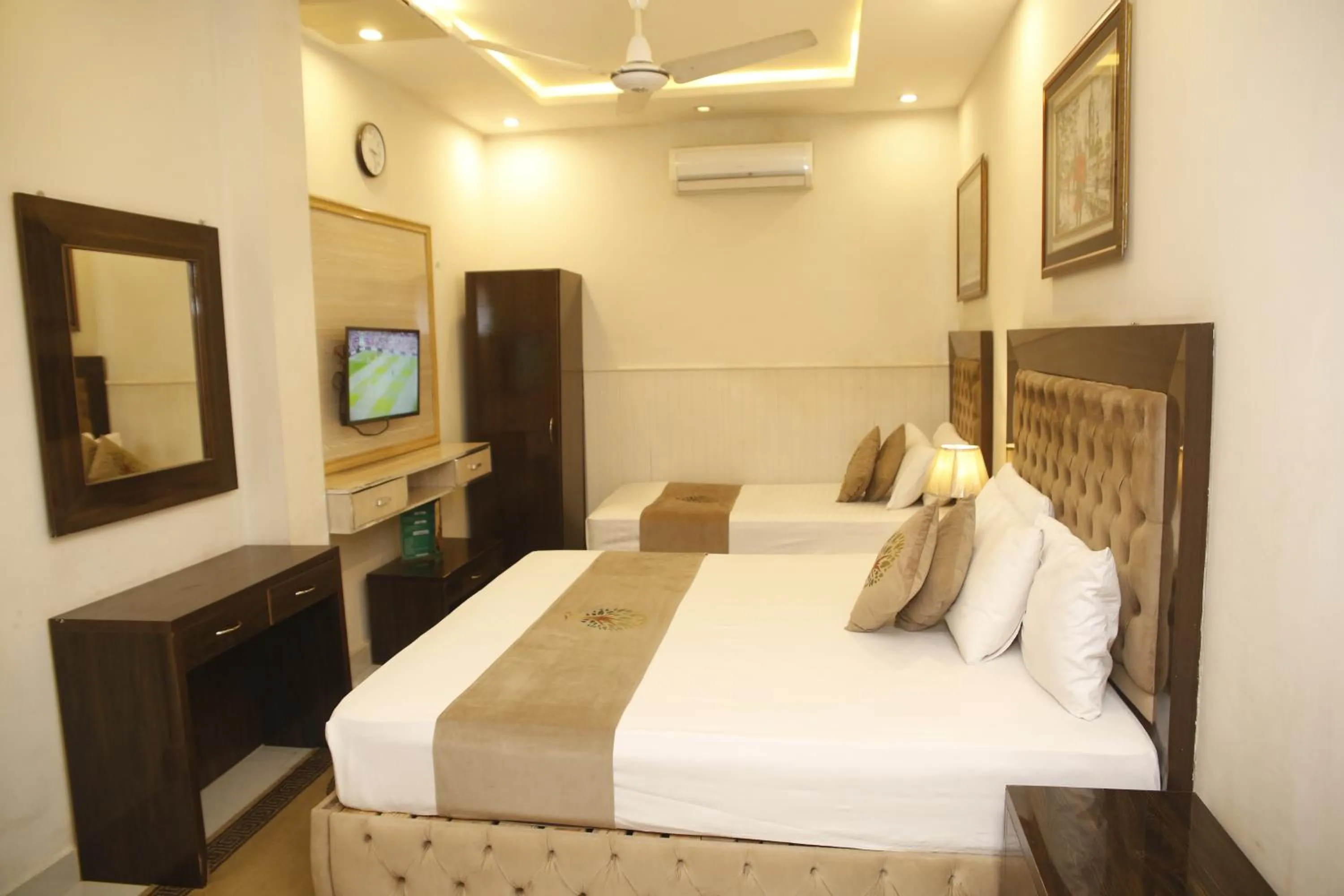 Bed in Park View Hotel Gulberg