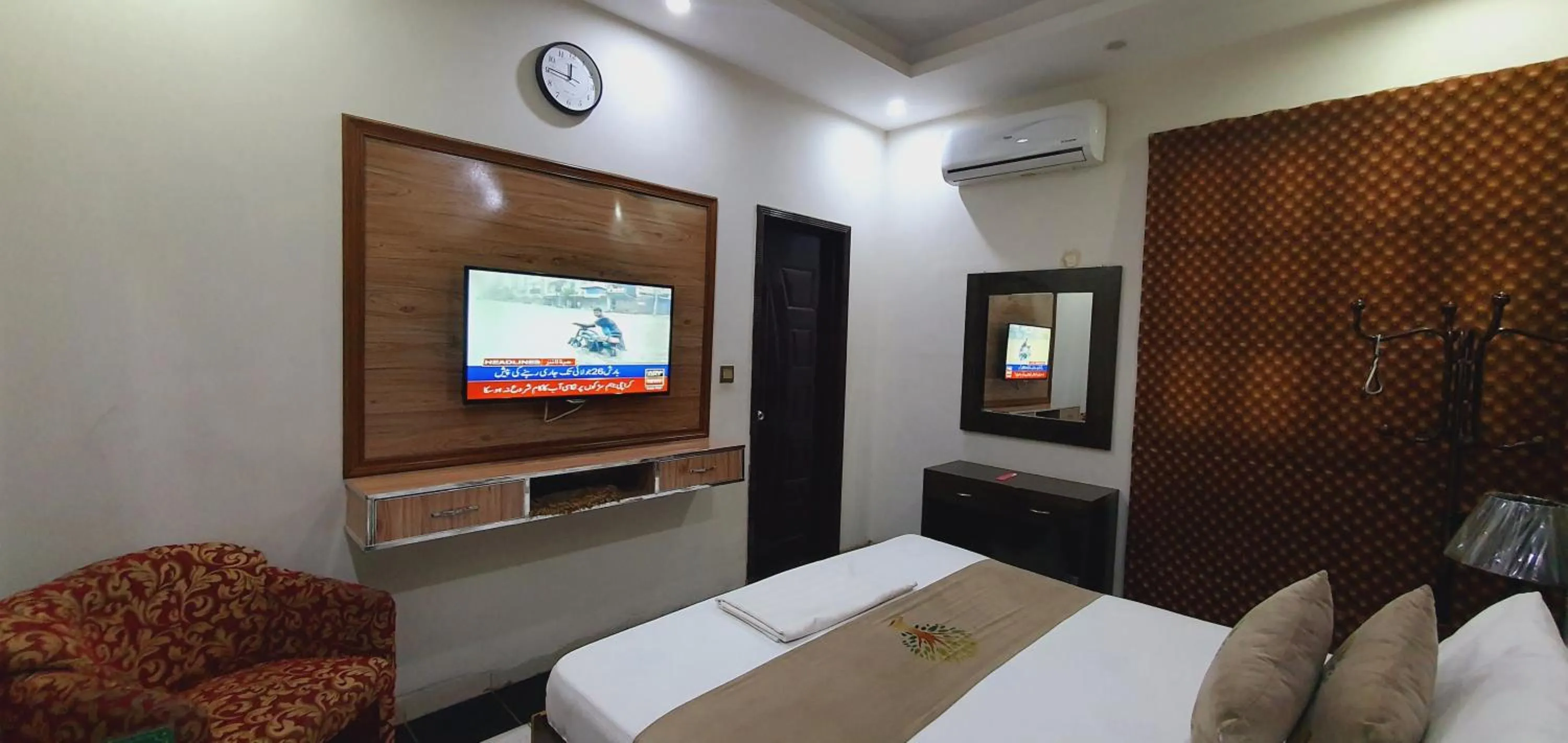 Photo of the whole room, Bed in Park View Hotel Gulberg