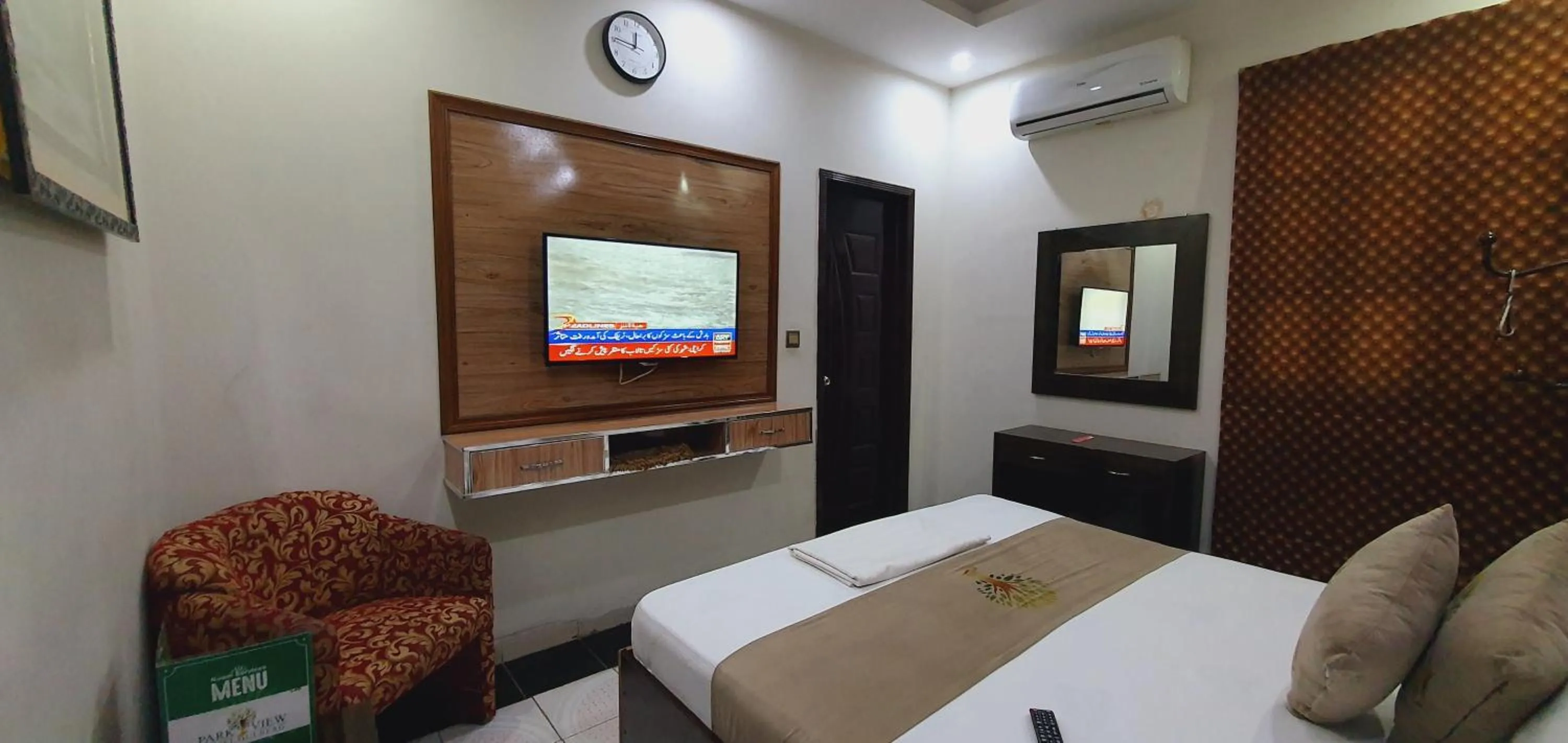 Photo of the whole room, Bed in Park View Hotel Gulberg