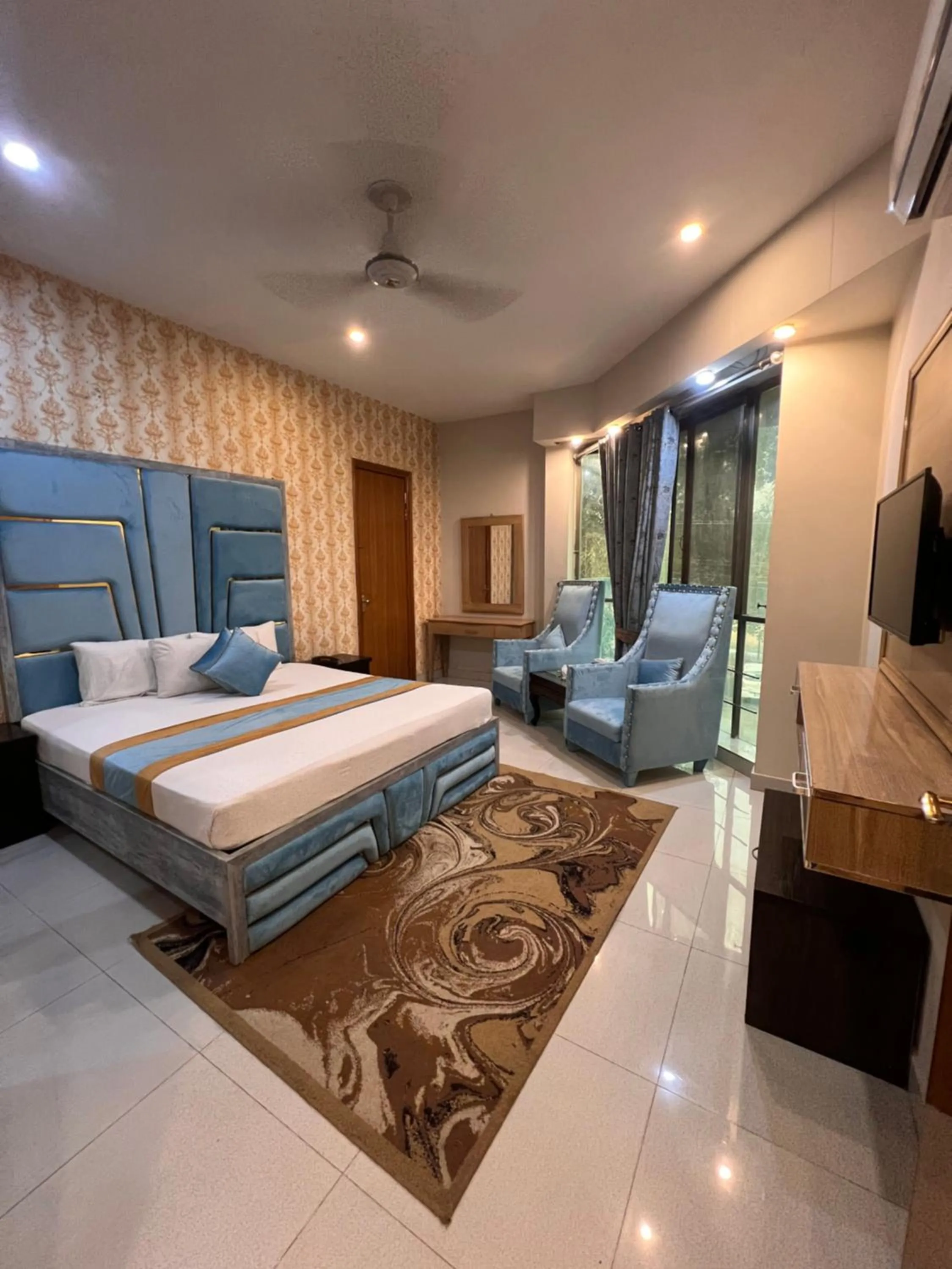 Photo of the whole room, Bed in Park View Hotel Gulberg